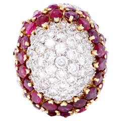 Importante bague cocktail à dôme en diamants et rubis, c. 1970