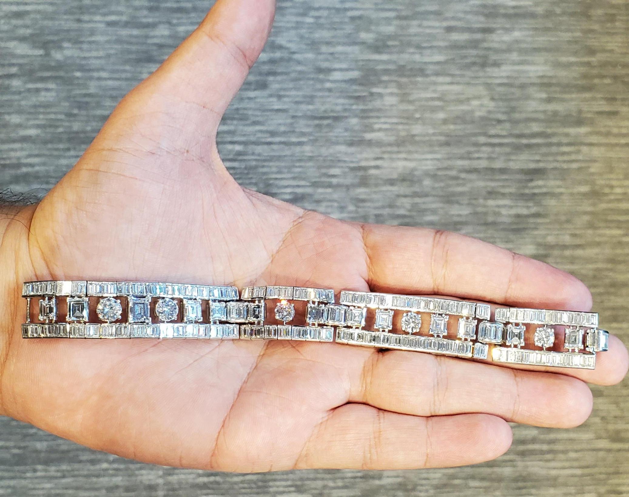 Important Diamond Bracelet In Excellent Condition For Sale In New York, NY
