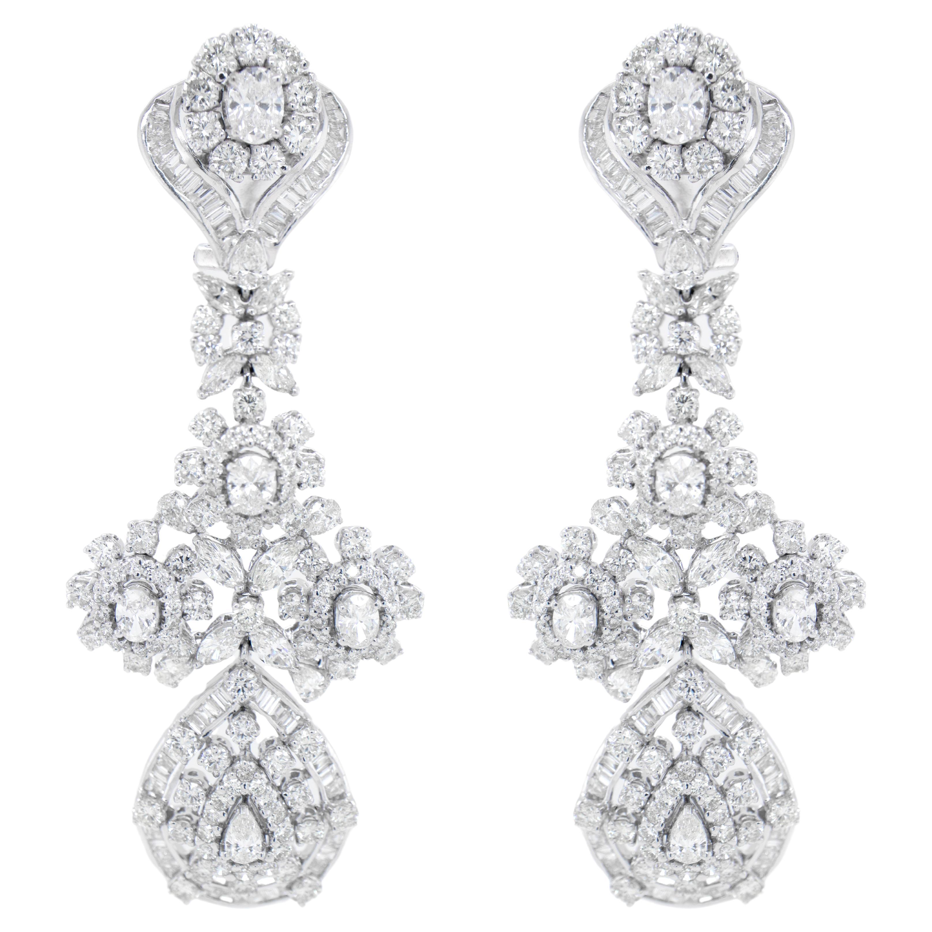 Boucles d'oreilles chandelier en or blanc 18 carats avec diamants de 16 carats