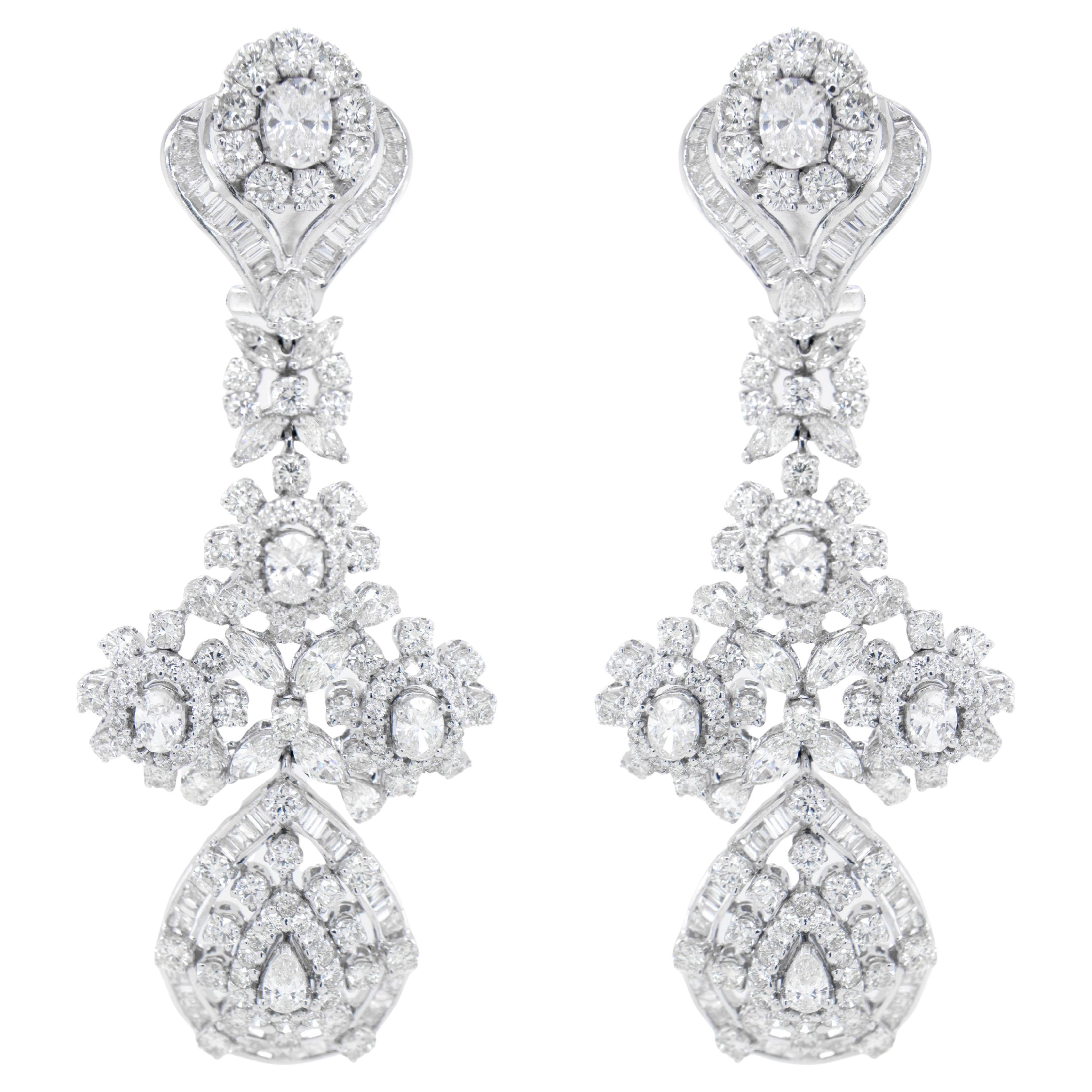 Boucles d'oreilles chandelier en or blanc 18 carats avec diamants de 16 carats en vente