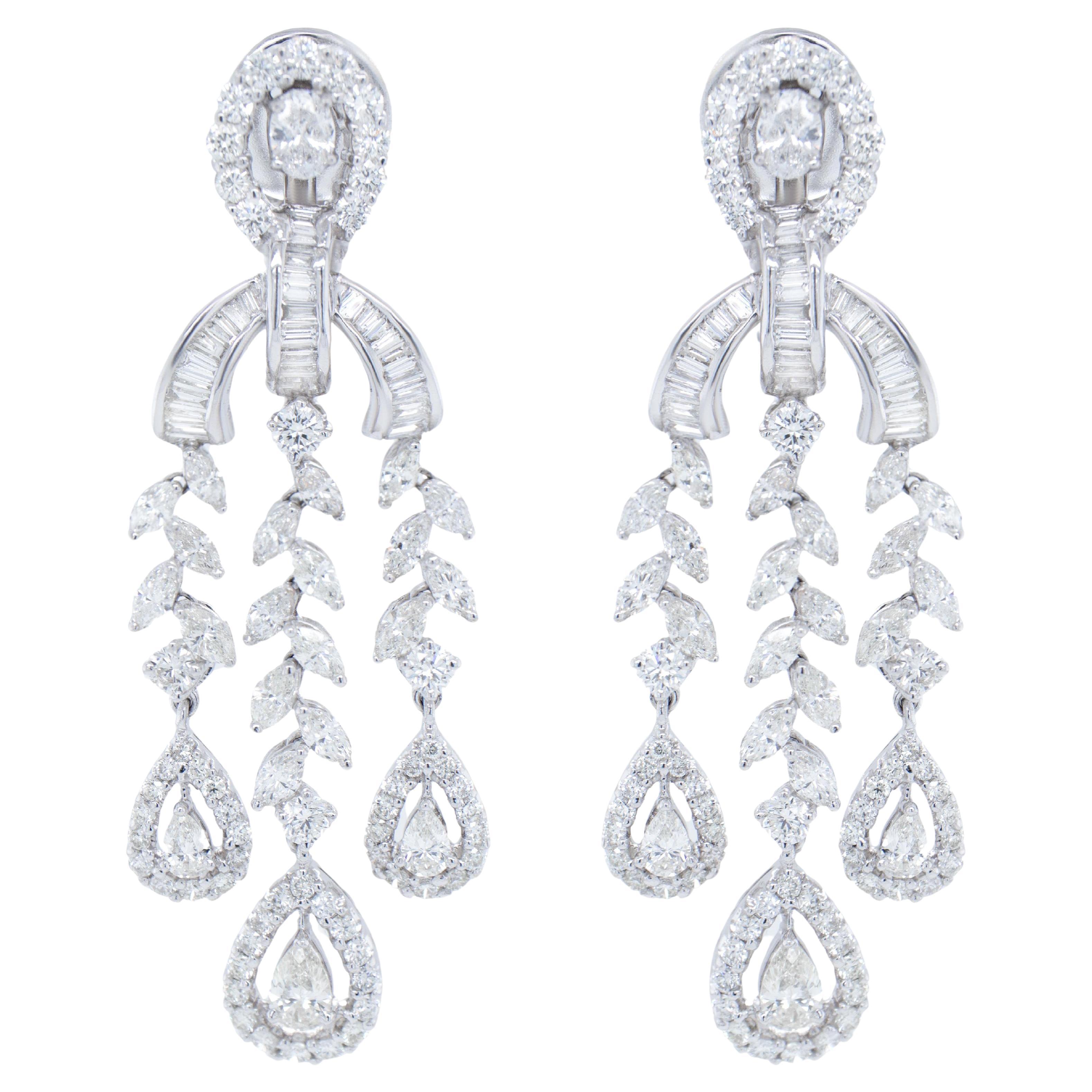 Important Diamond Chandelier Earrings 9.66 Carats 18K White Gold For Sale