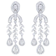 Importantes boucles d'oreilles chandelier en or blanc 18 carats avec diamants 9,66 carats