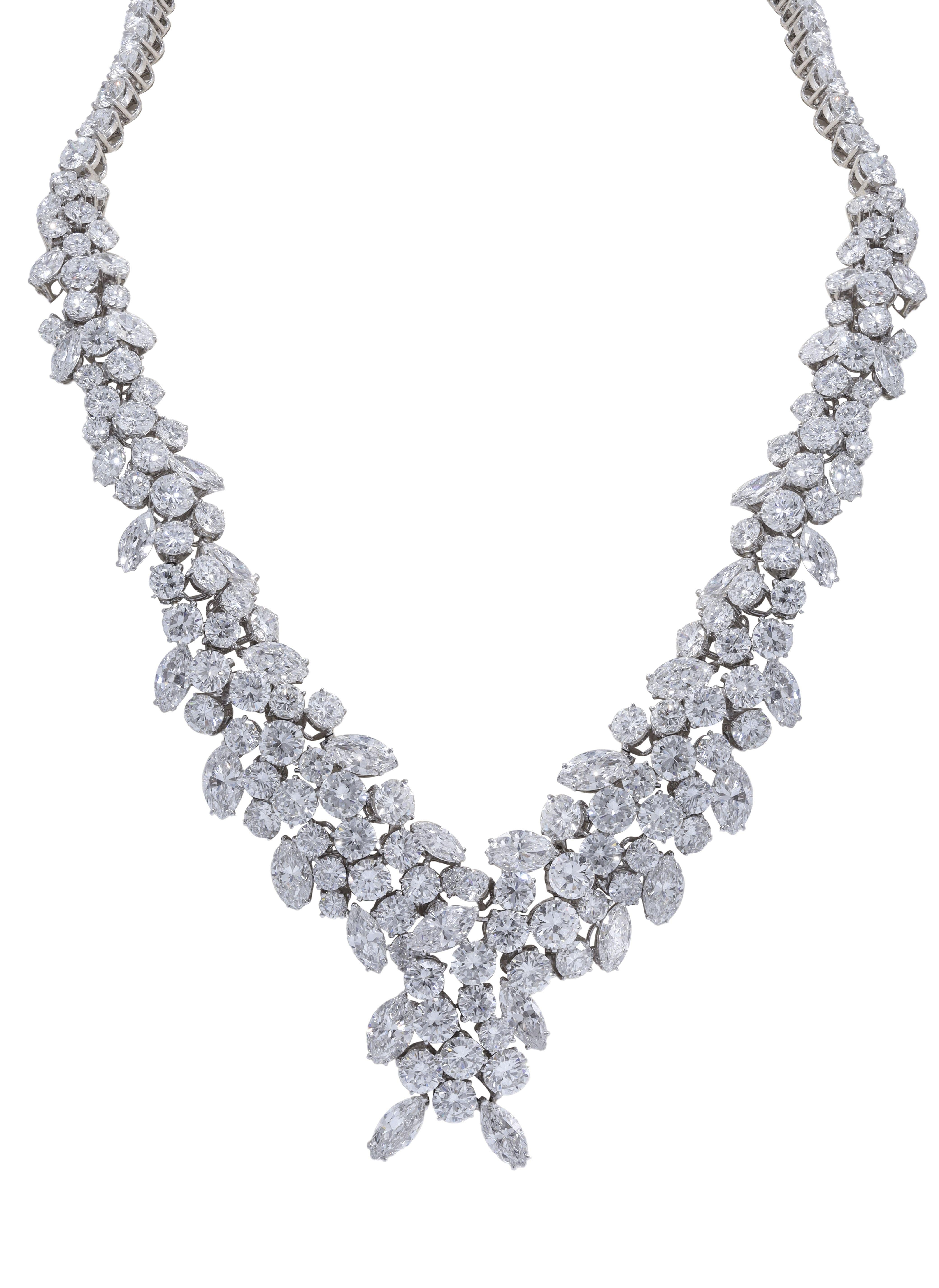 Important Diamond Cluster Diamond Necklace In New Condition For Sale In New York, NY
