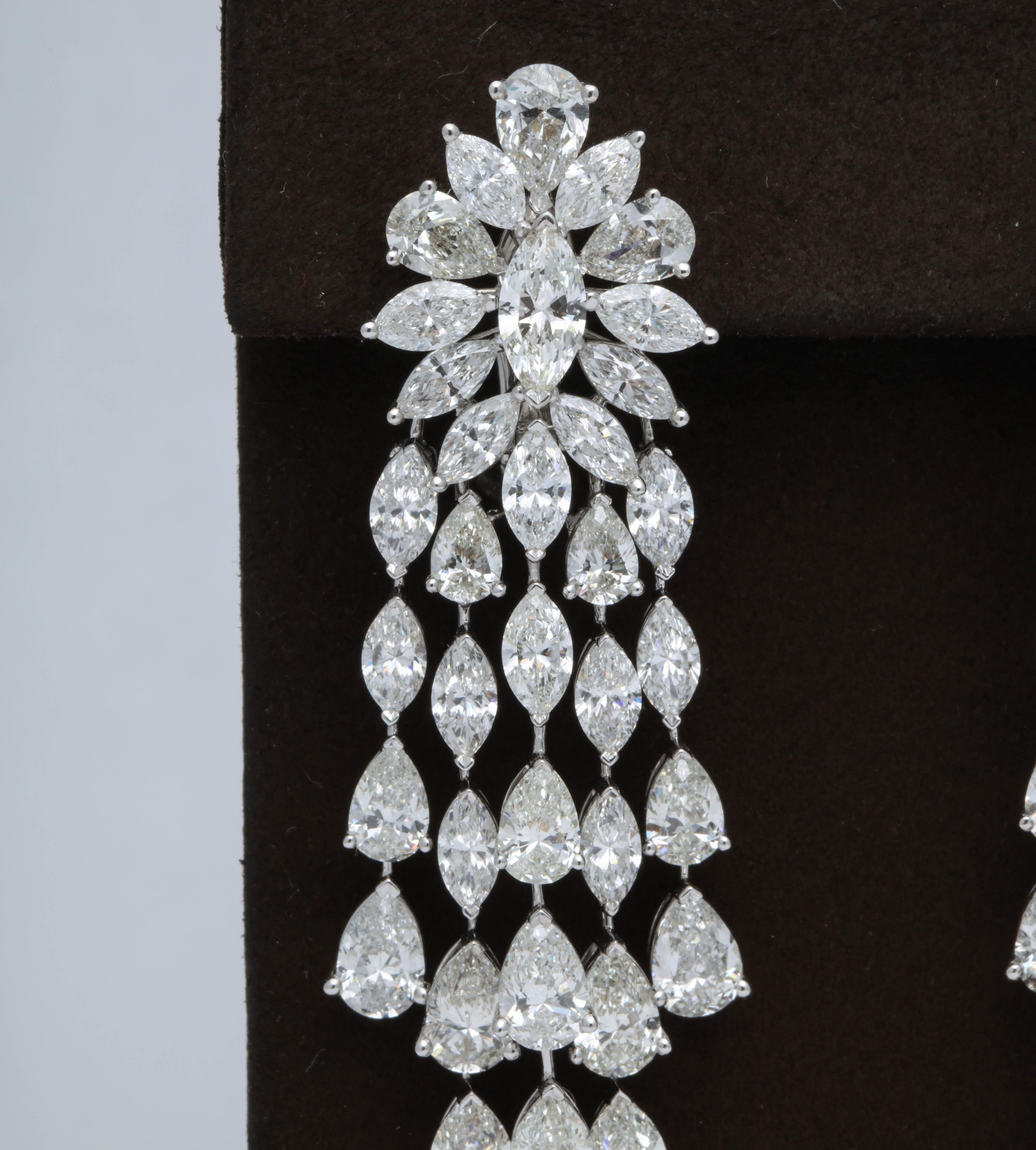 Important Diamond Dangle Drop Earrings In New Condition For Sale In New York, NY