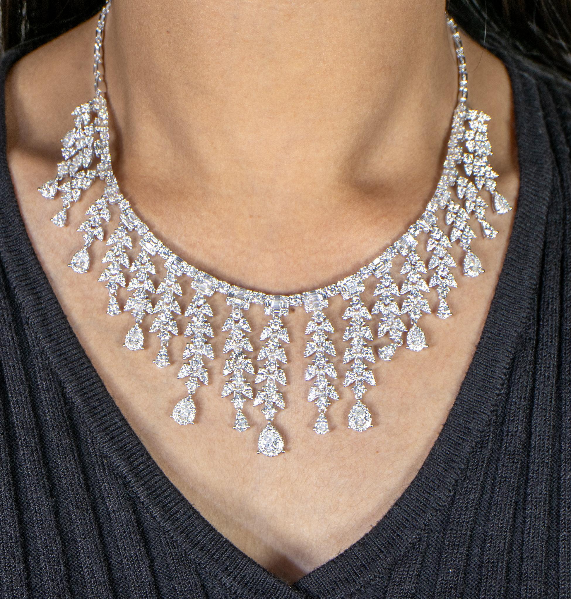 Contemporary Important Diamond Drop Necklace 28 Carats 18K White Gold For Sale