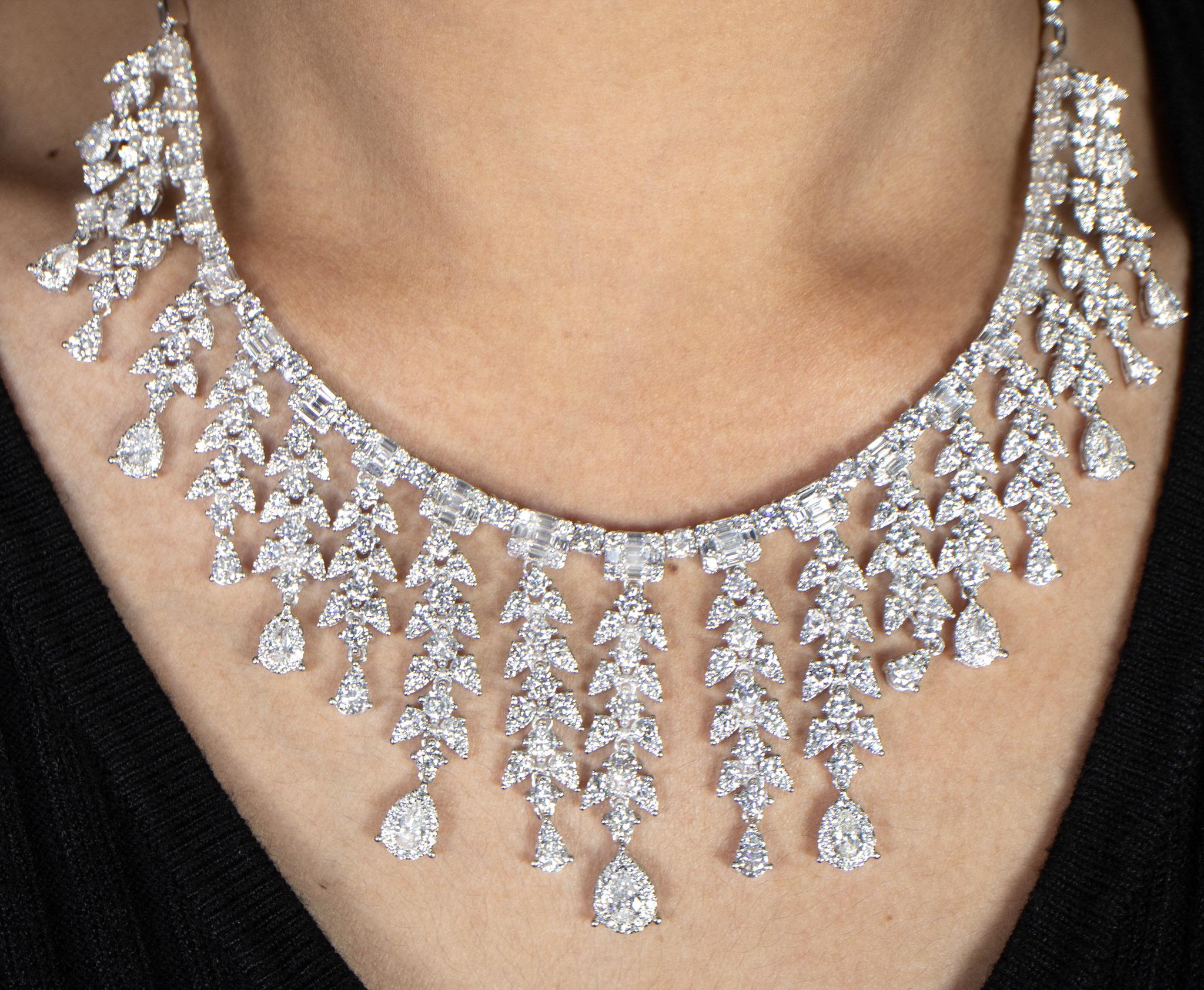 Mixed Cut Important Diamond Drop Necklace 28 Carats 18K White Gold For Sale