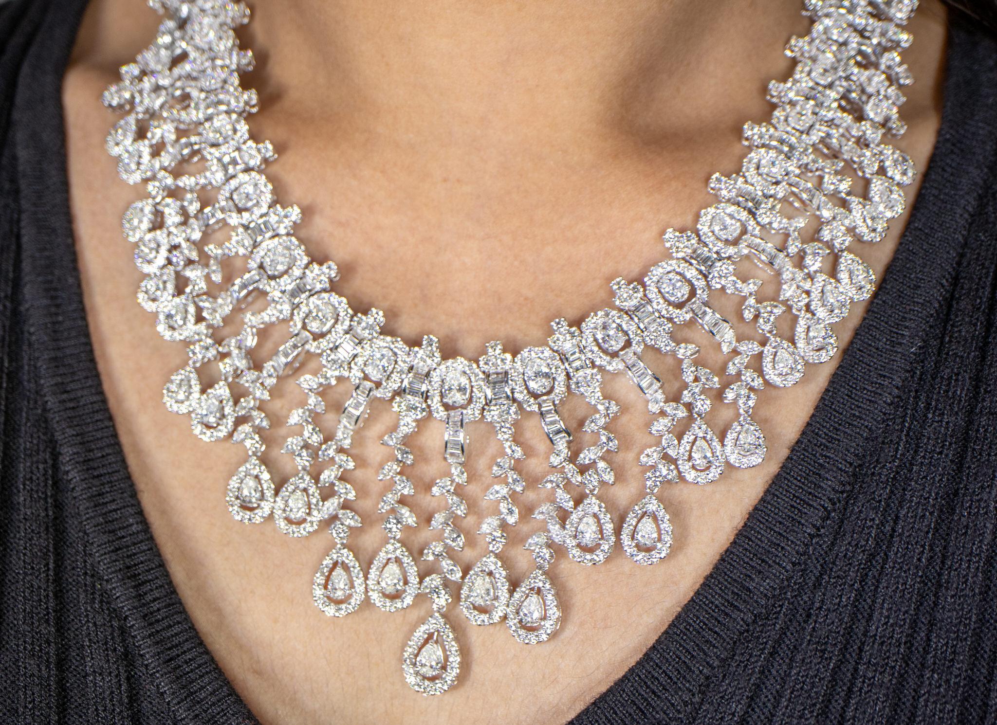 Women's Important Diamond Drop Necklace 48 Carats 18K White Gold For Sale