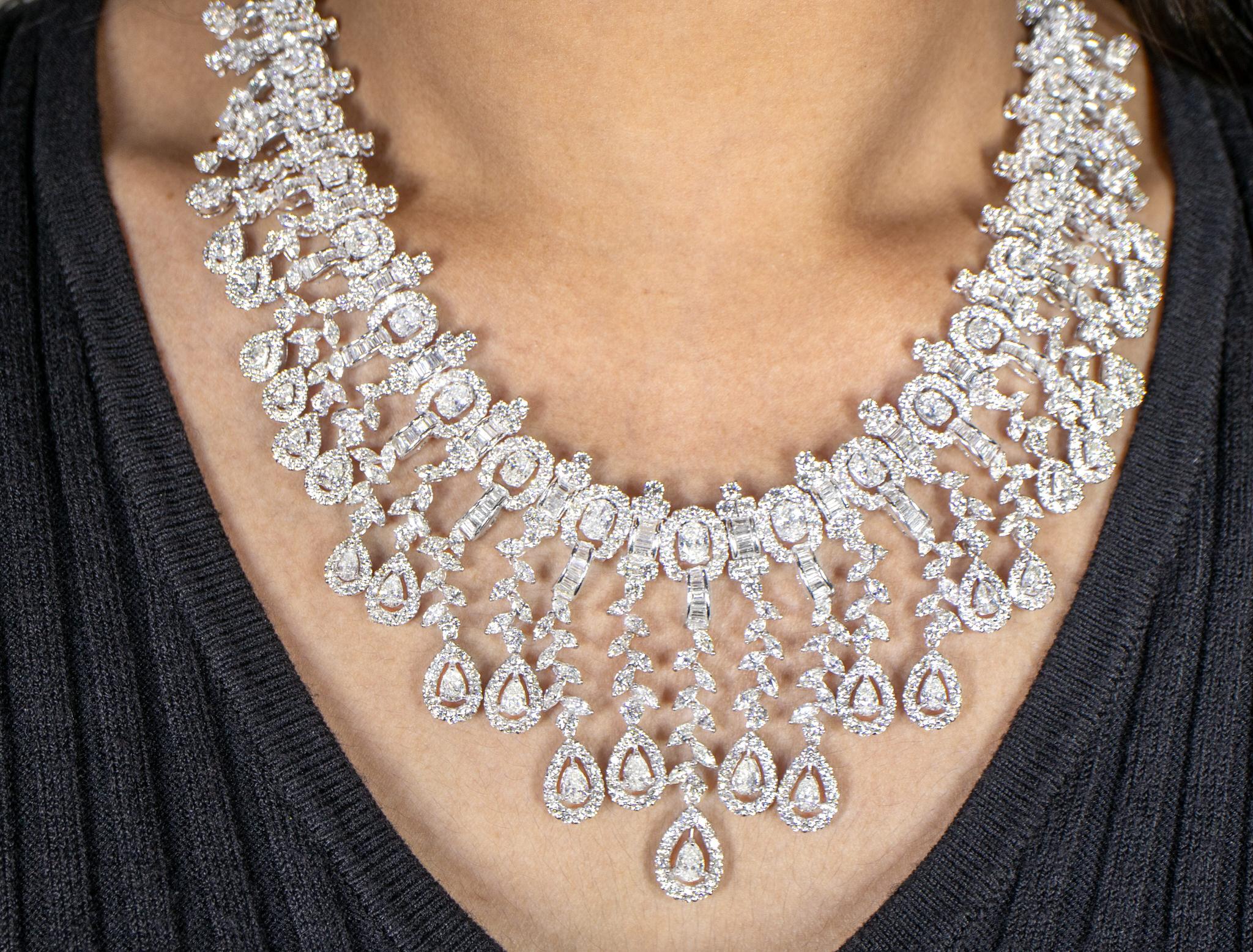 Importante collana di diamanti a goccia 48 carati in oro bianco 18K in vendita 2