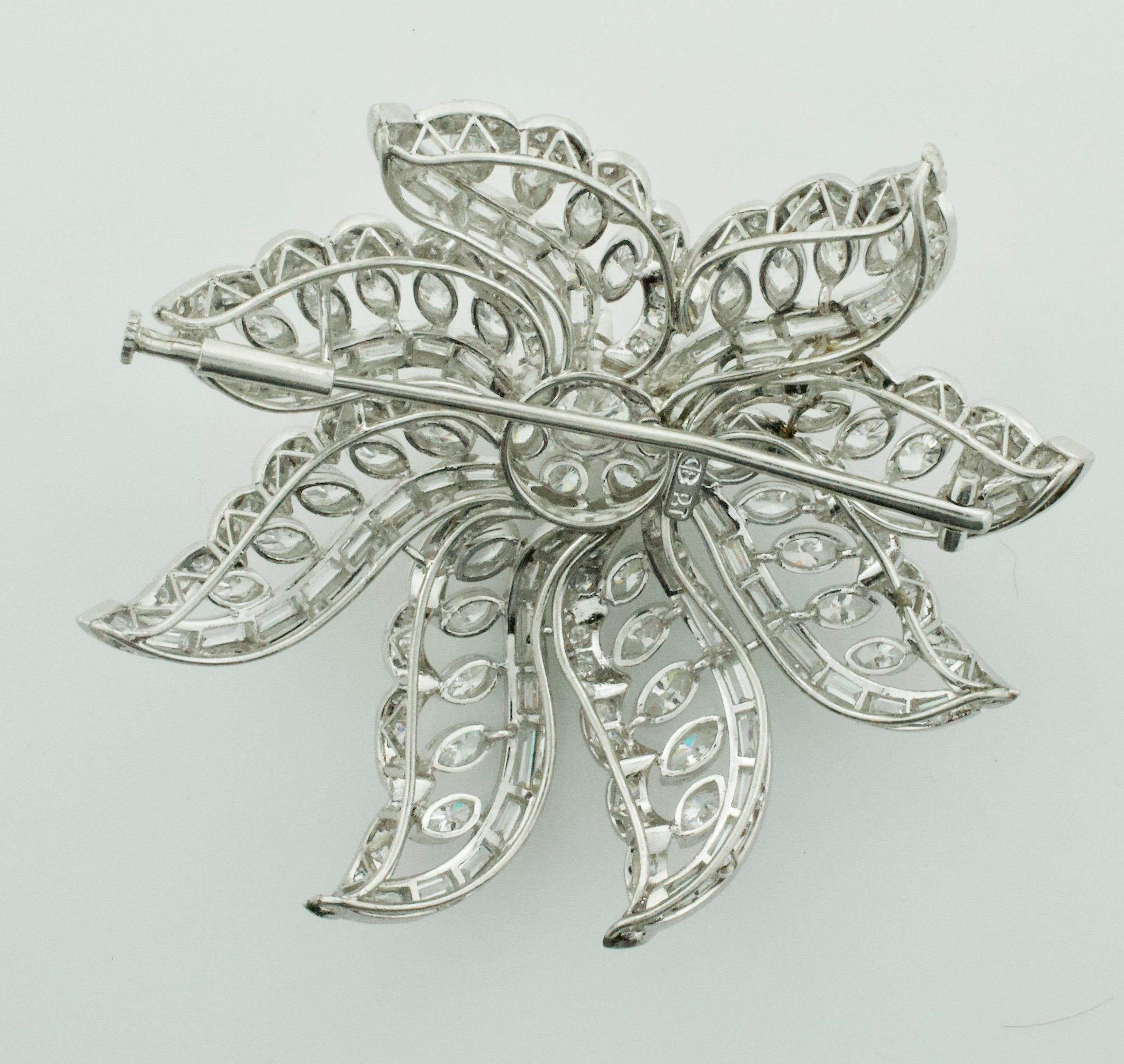 da uomo o donna Importante spilla a fiore di diamanti in platino, anni '40 circa 15,65 carati in vendita