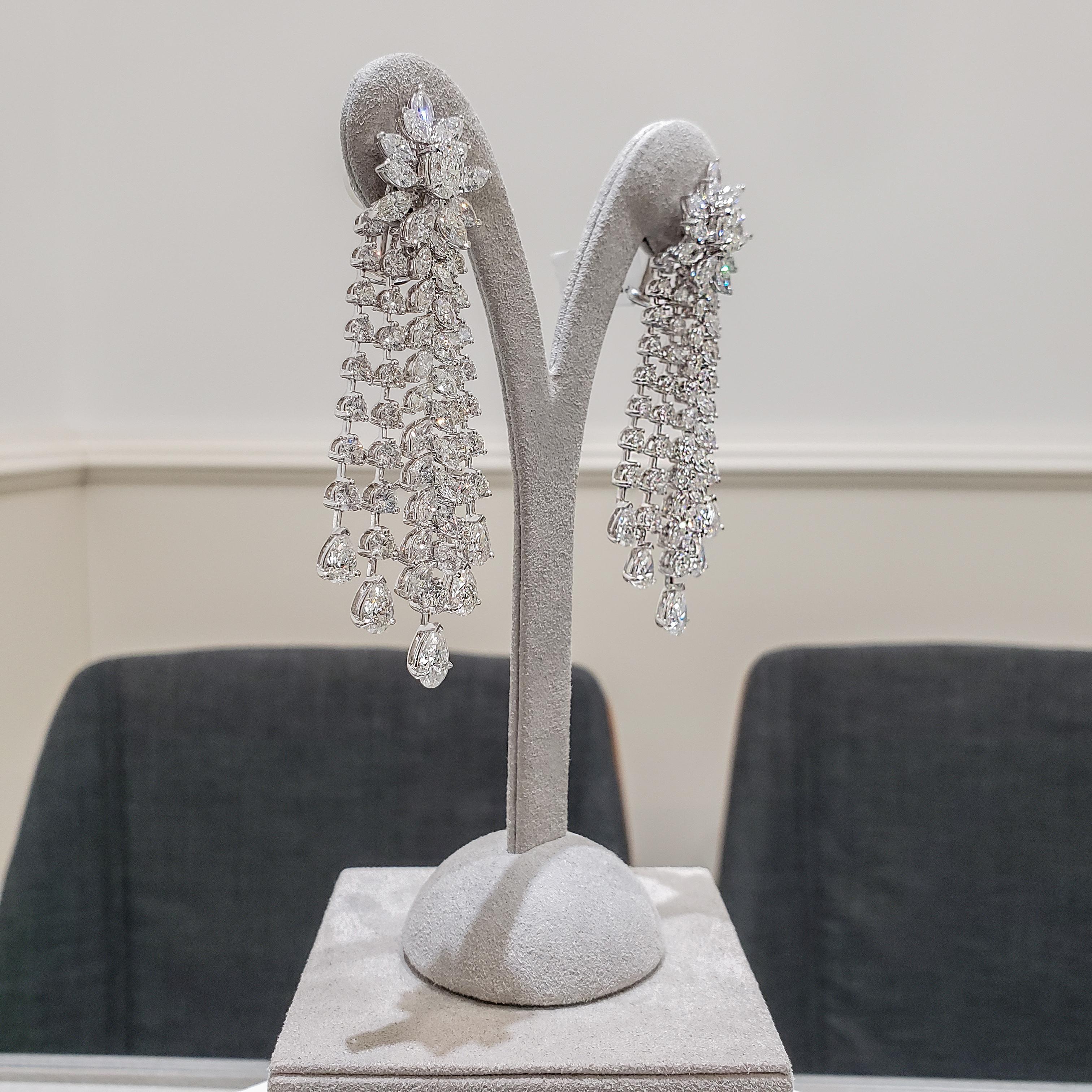 Roman Malakov 27.01 Carats Mixed-Cut Diamond Chandelier Drop Earrings For Sale 1