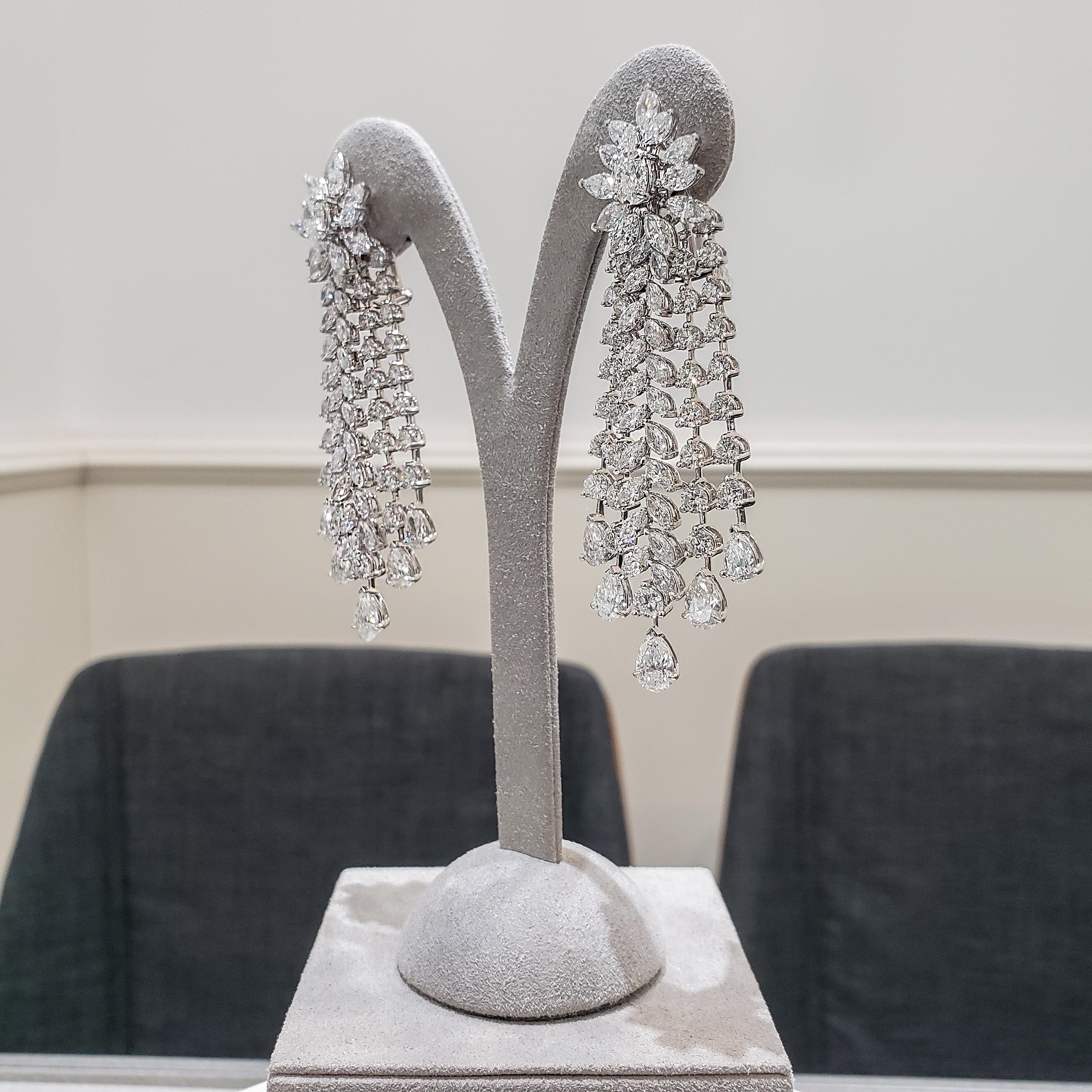 Roman Malakov 27.01 Carats Mixed-Cut Diamond Chandelier Drop Earrings In New Condition For Sale In New York, NY