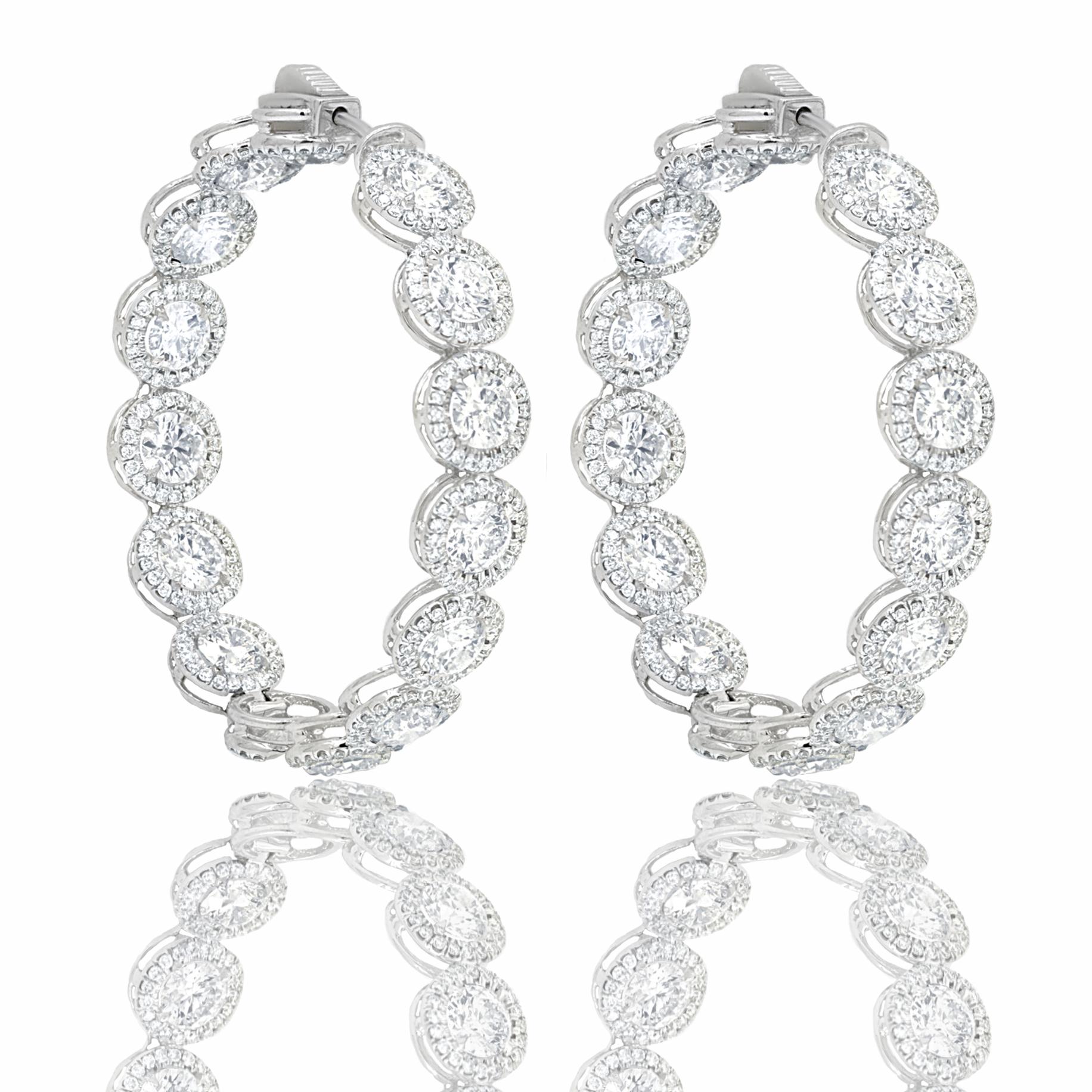 Important Diamond Gold Hoop Earrings 'Each Stone 0.40 Carat' In New Condition For Sale In New York, NY