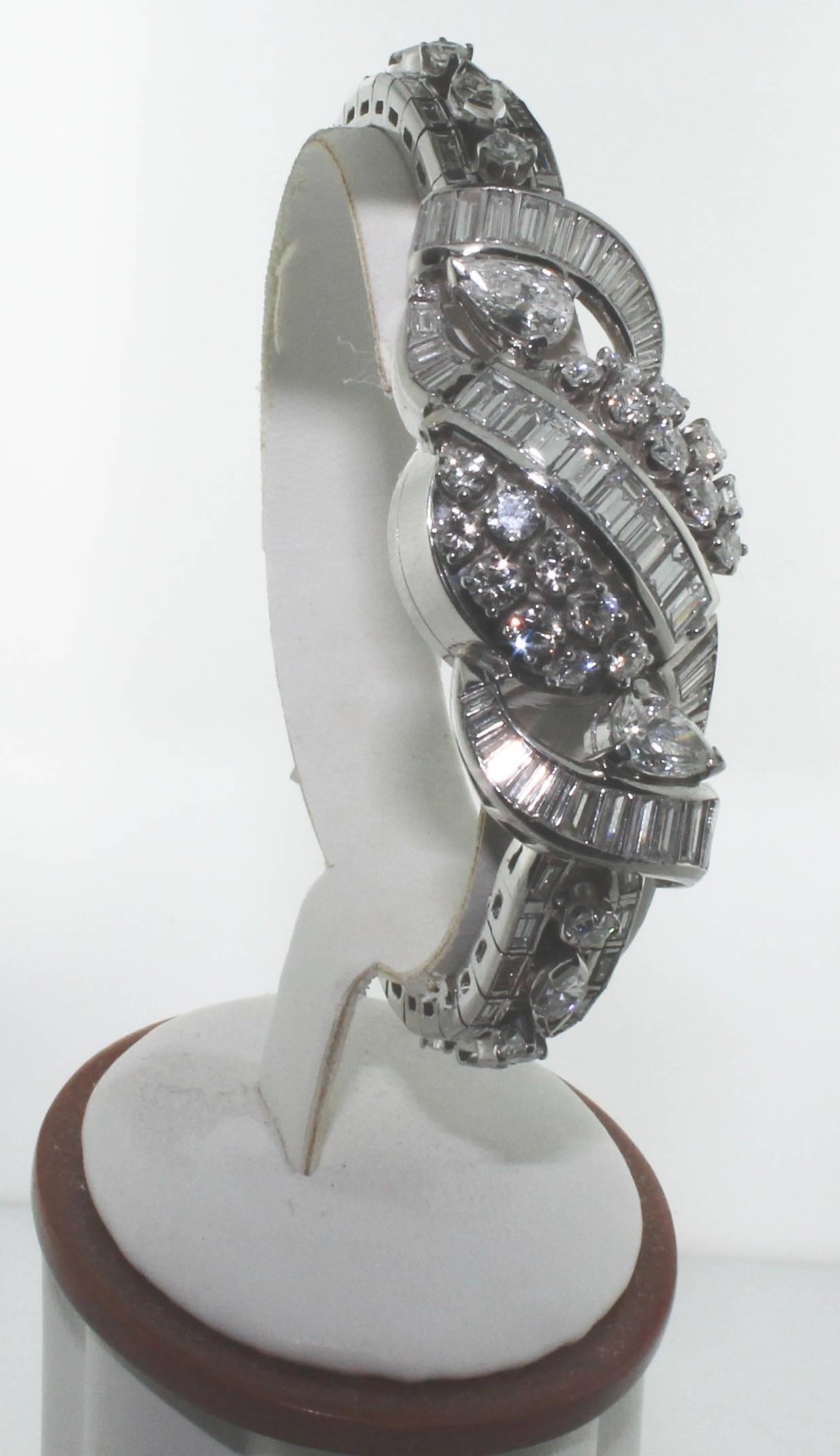 Hamilton-Uhr mit Diamanten, ca. 1950er Jahre (Baguetteschliff) im Angebot