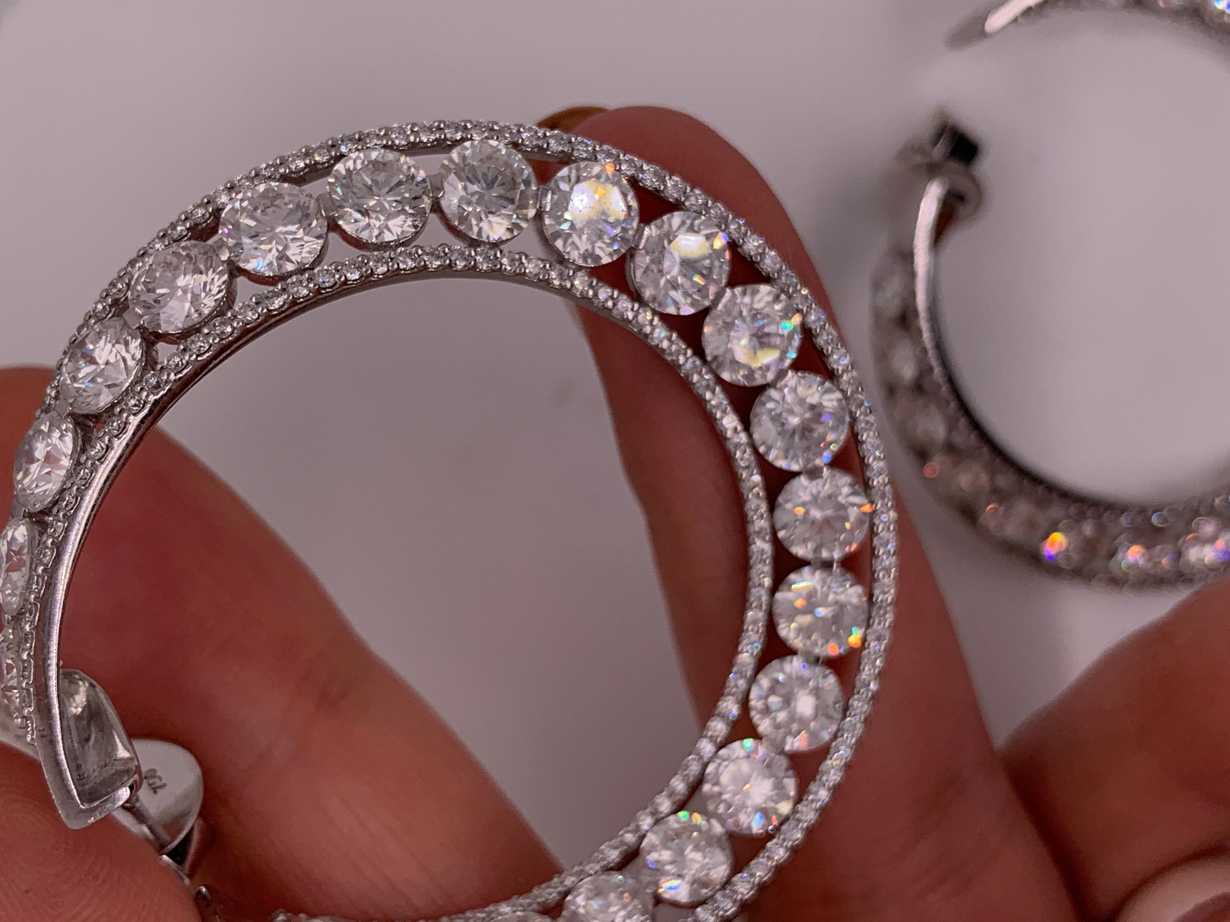 Diana M. Important Diamond Hoop Earrings In New Condition For Sale In New York, NY