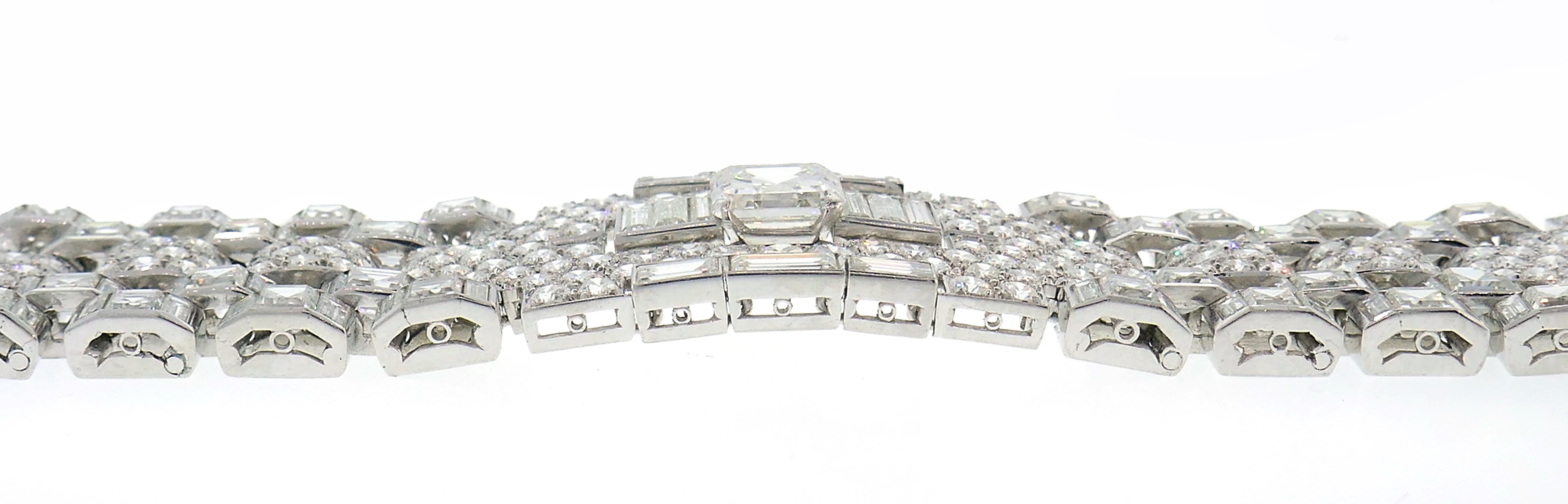 Art Deco Revival Diamond Platinum Bracelet, 1960s In Excellent Condition For Sale In Beverly Hills, CA