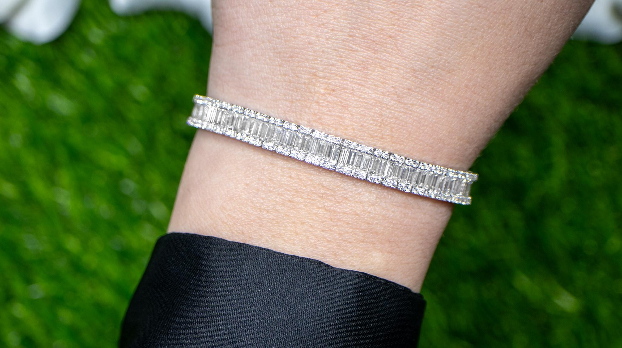 Important Diamond Tennis Bracelet Baguette Round 8.35 Carats 18K Gold In Excellent Condition For Sale In Aliso Viejo, CA