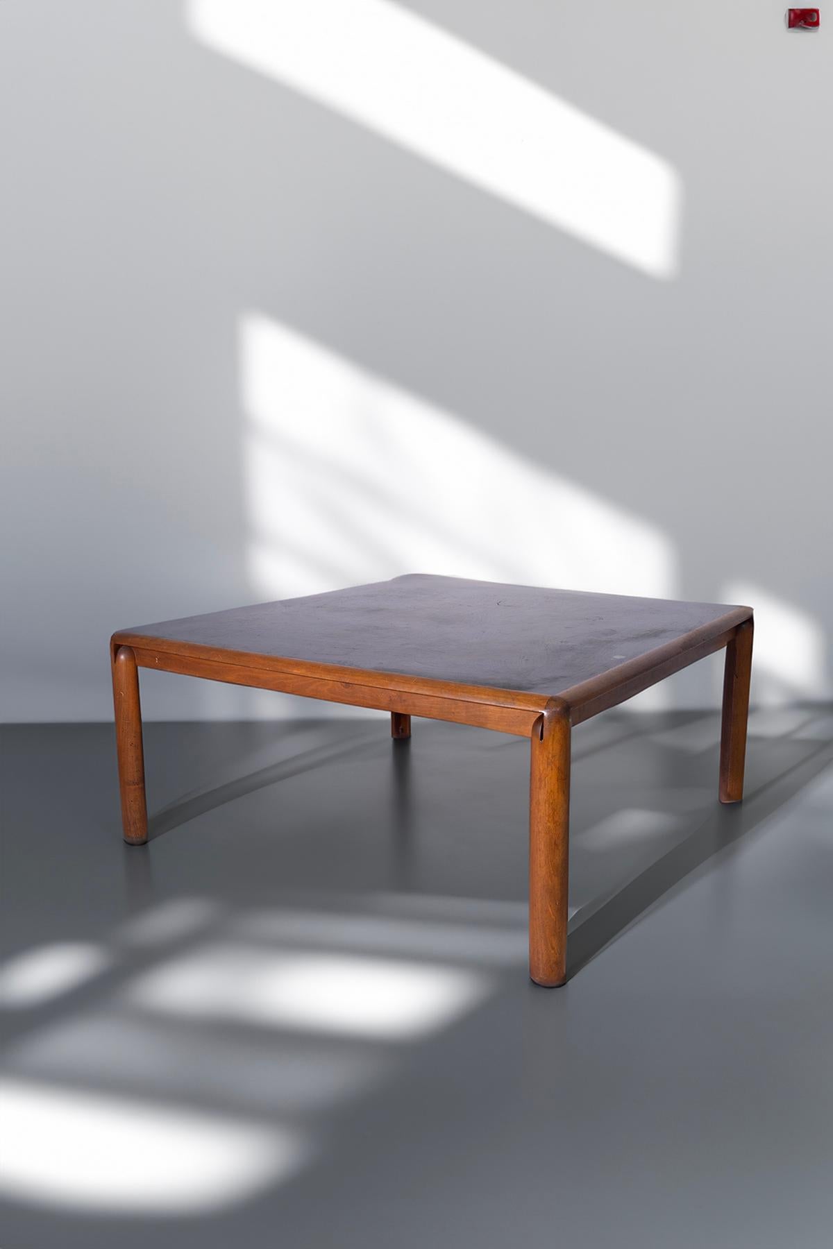 Important dining table Mod 781 by Vico Magistretti for Cassina in vendita 4