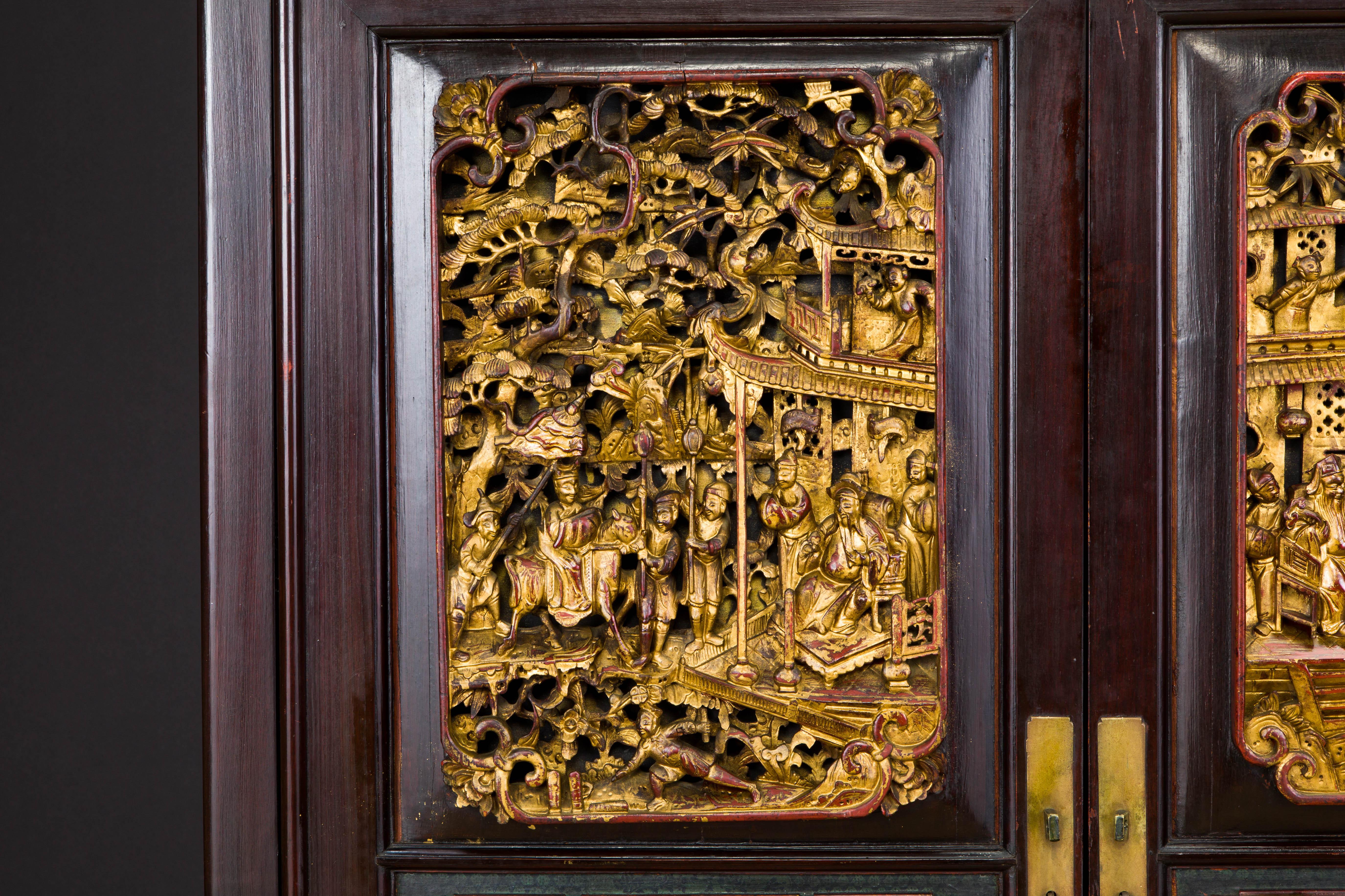Important cabinet en bois de rose à relief profond de la dynastie Qing, documenté en vente 2