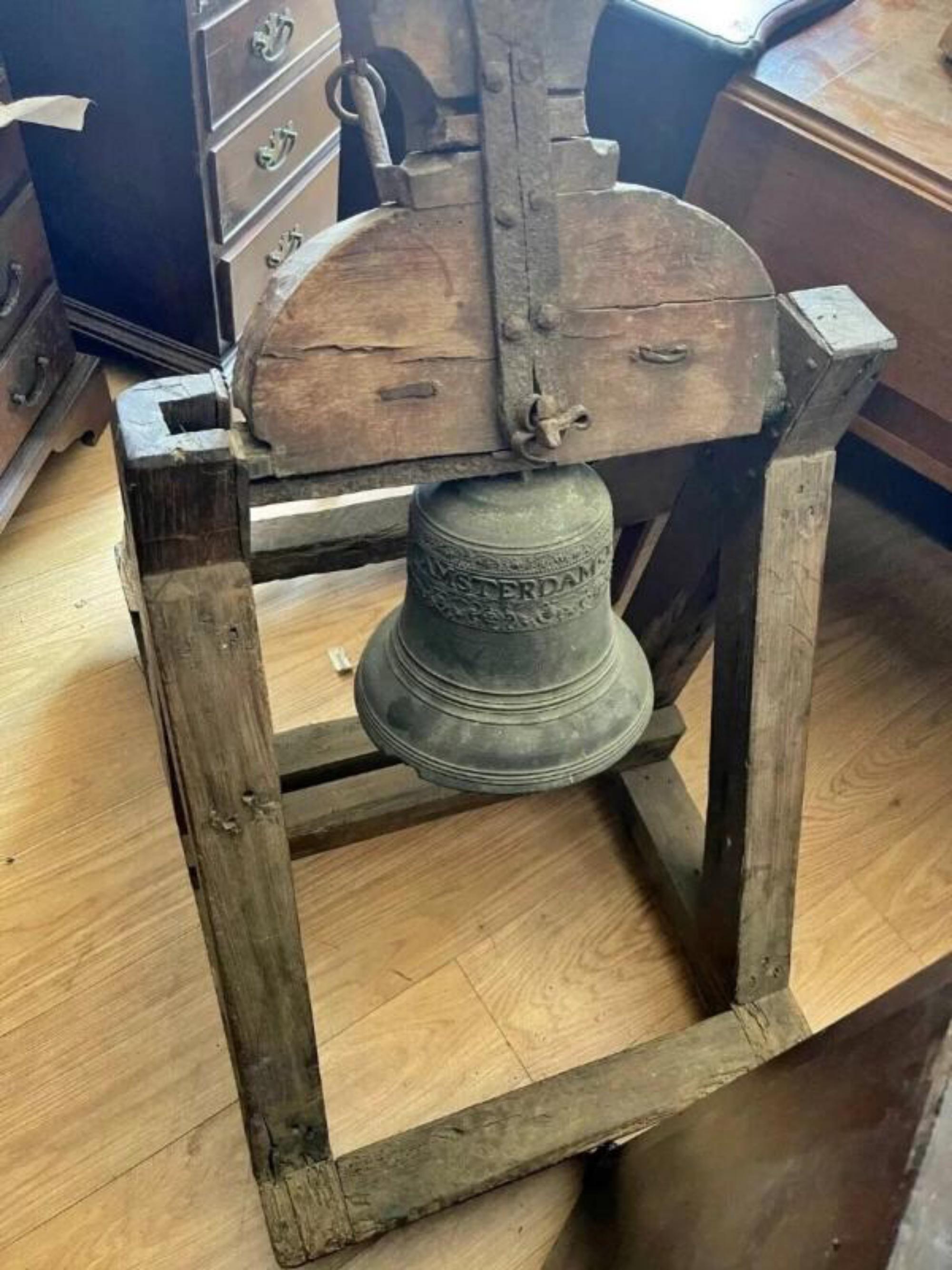 Hand-Crafted Important Dutch Bell 17th Century ( 1695 ) 