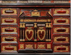 Importante gabinetto matrimoniale olandese impiallacciato in tartaruga rossa ed ebano