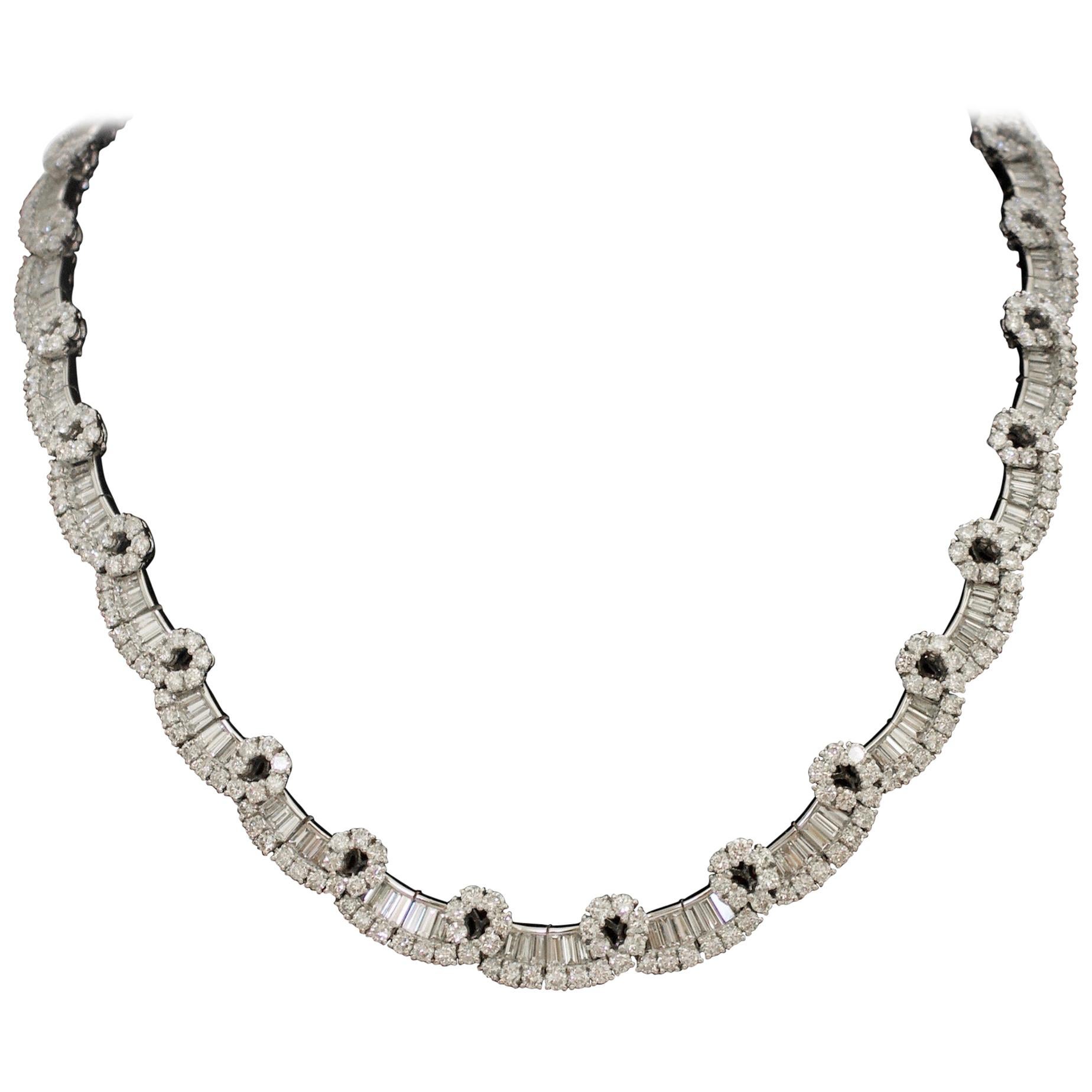 Important Dynamic Diamond Necklace in Platinum 24.07 Carat