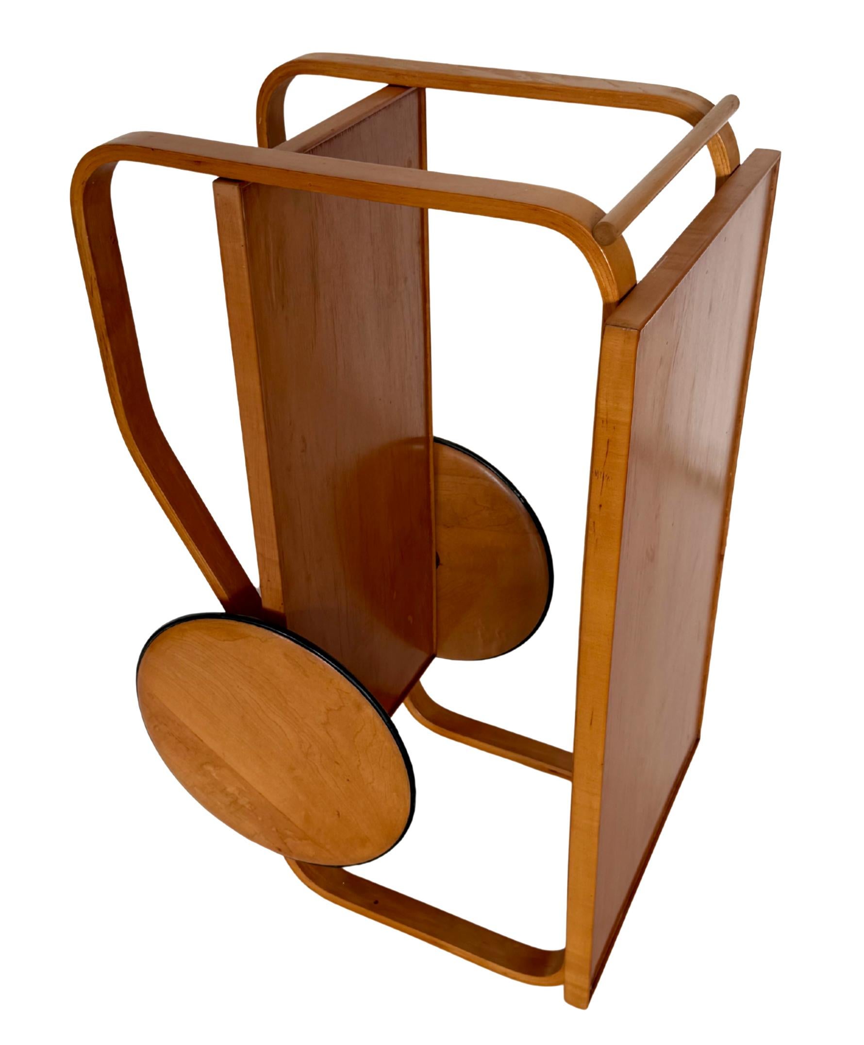 Finlandais Importante et ancienne table à thé d'Alvar Aalto ca. 1937 en vente