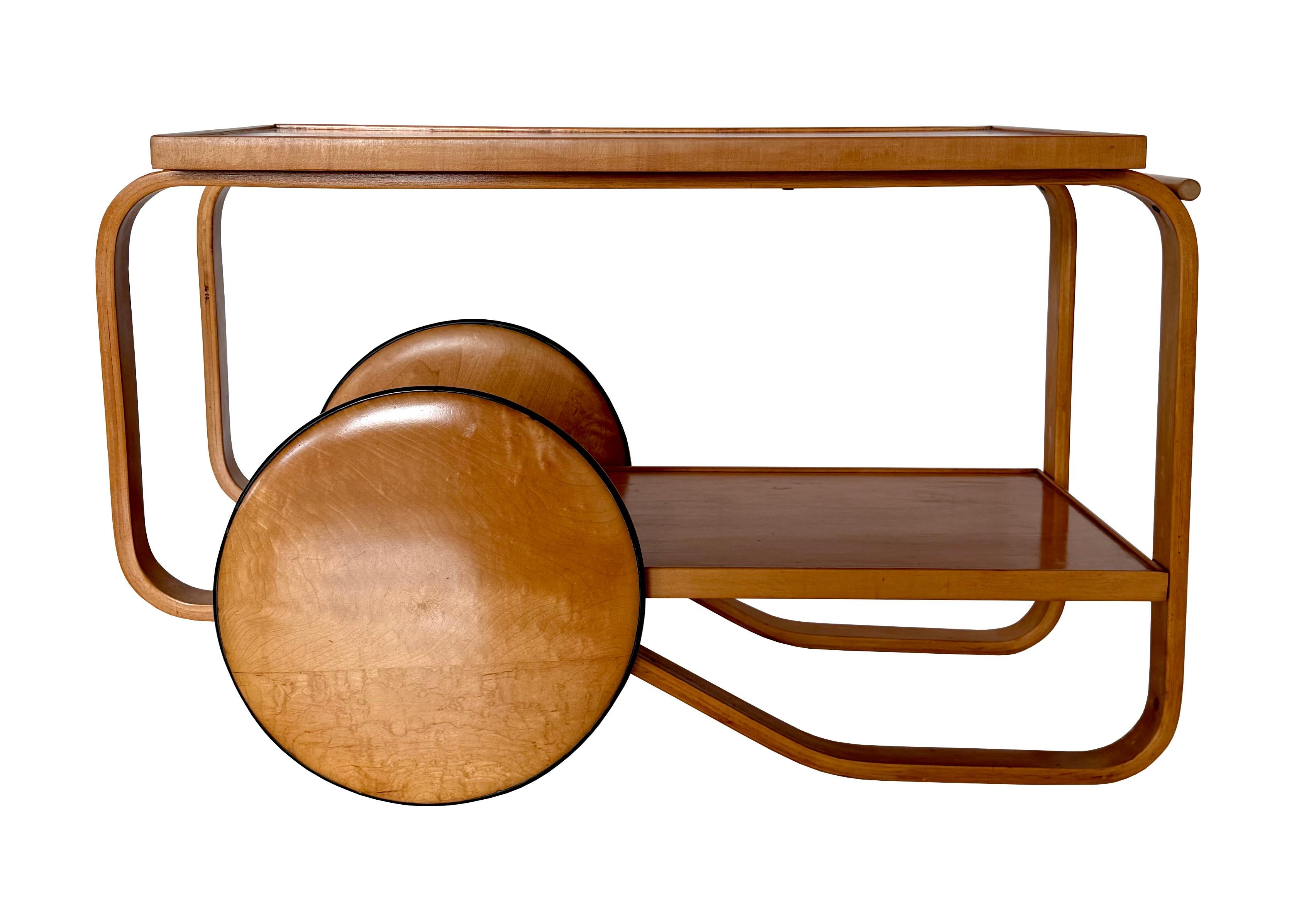 Importante et ancienne table à thé d'Alvar Aalto ca. 1937 Bon état - En vente à Toronto, Ontario