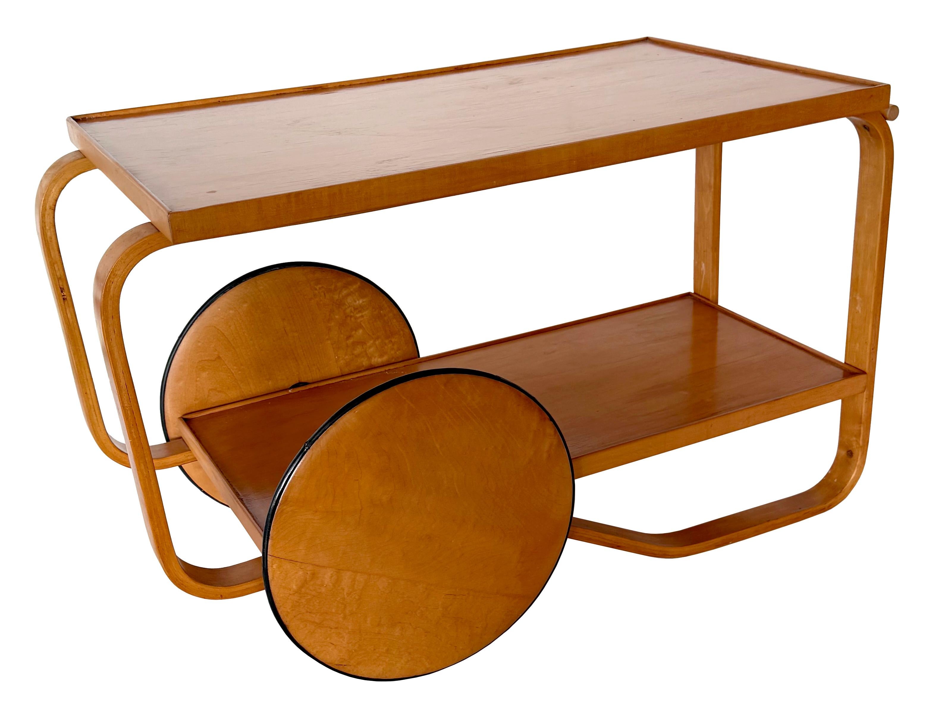 20ième siècle Importante et ancienne table à thé d'Alvar Aalto ca. 1937 en vente