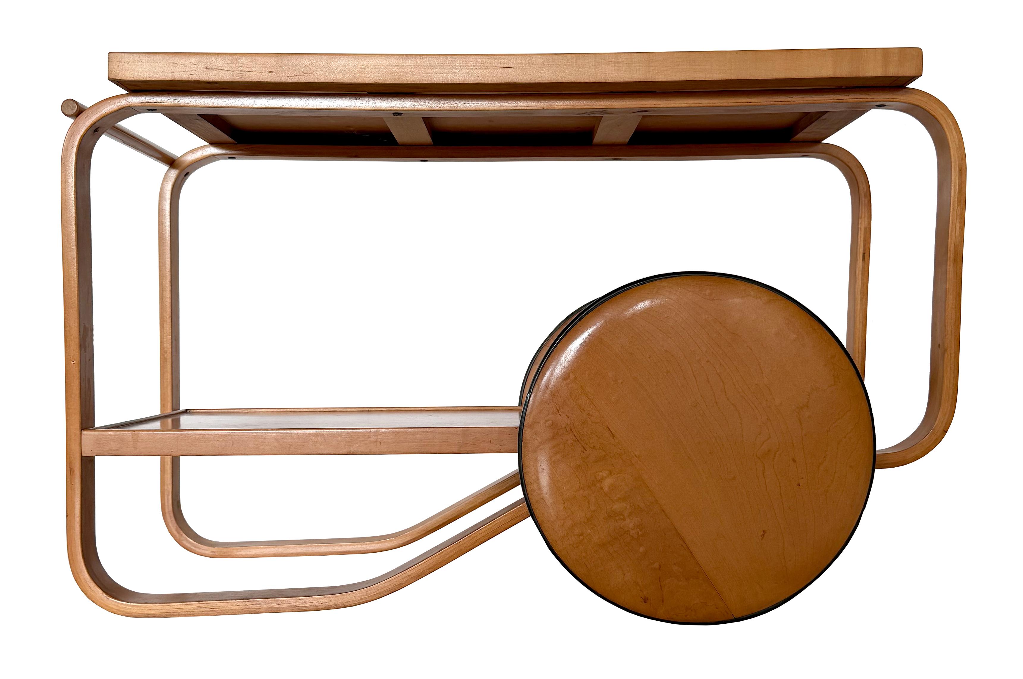 Bouleau Importante et ancienne table à thé d'Alvar Aalto ca. 1937 en vente