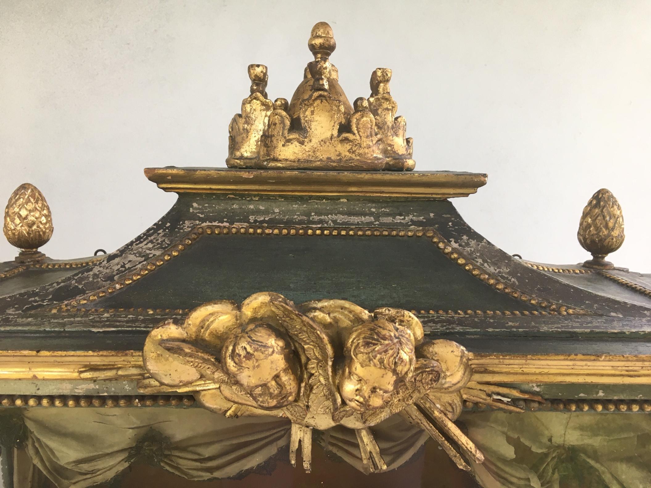 Important Early 18th Century Italian Baroque Reliquary Casket In Good Condition In Vero Beach, FL