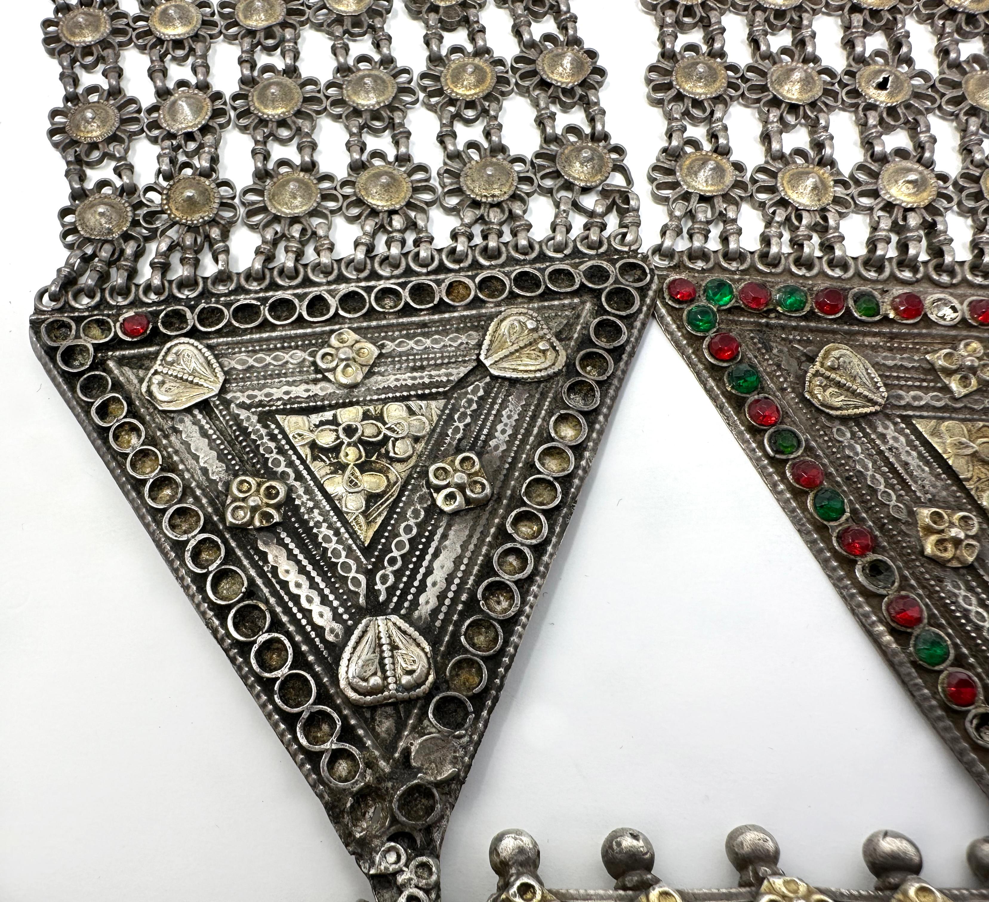 Important collier de prières moghols du début du 20e siècle, lavé à l'argent et à l'or, lourd Bon état - En vente à Newport Coast, CA