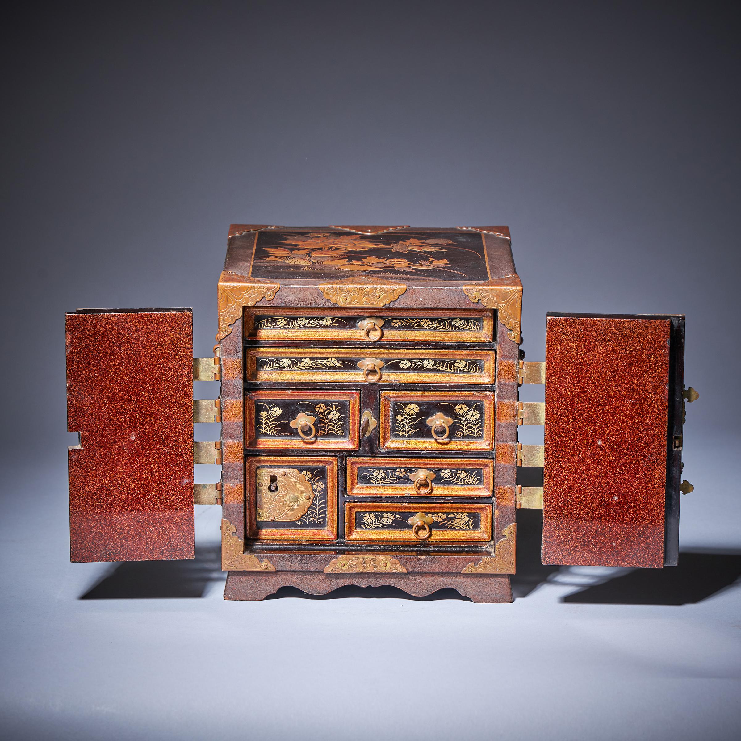 Important Early Edo Period 17th Century Miniature Japanese Lacquer Cabinet For Sale 2