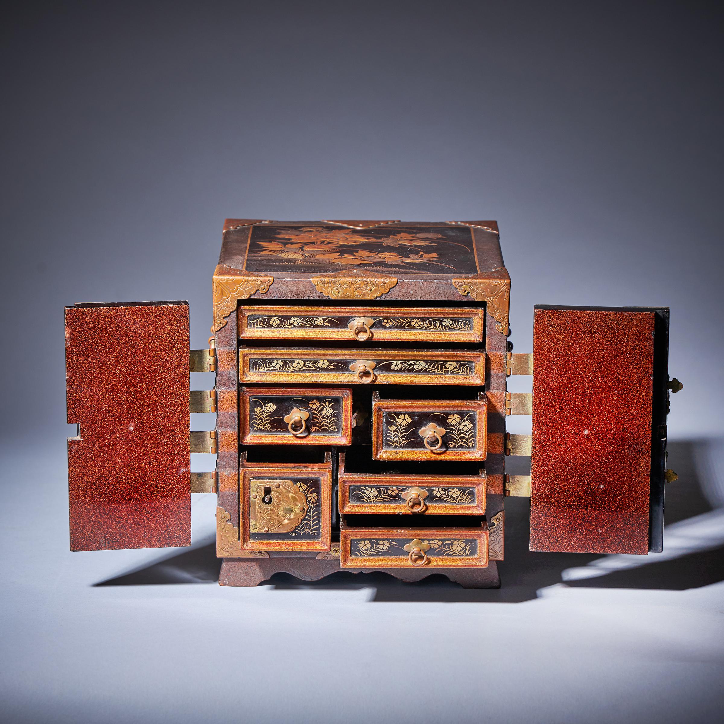 Important Early Edo Period 17th Century Miniature Japanese Lacquer Cabinet For Sale 3