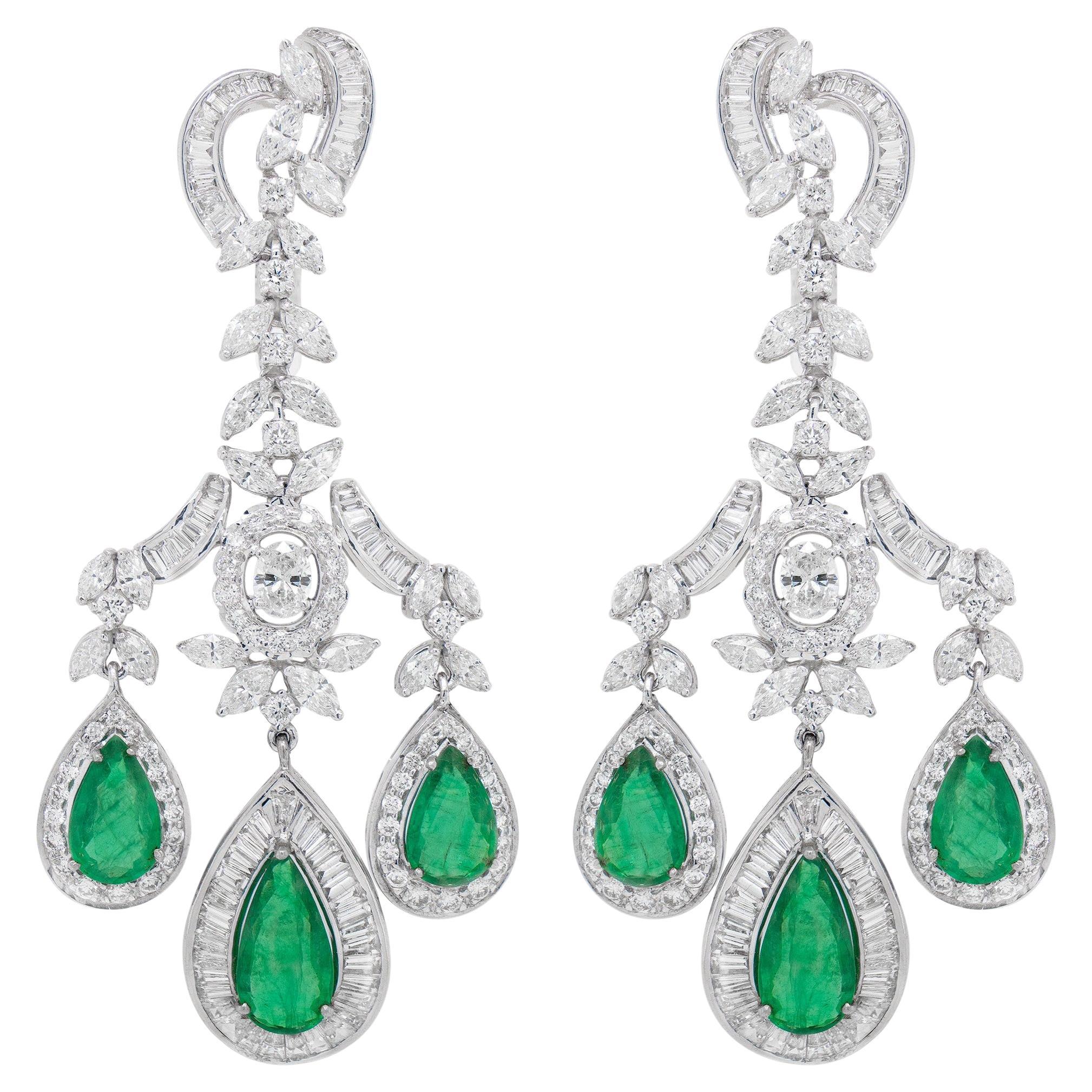 Important Emerald and Diamond Chandelier Earrings 17.89 Carats 18K Gold