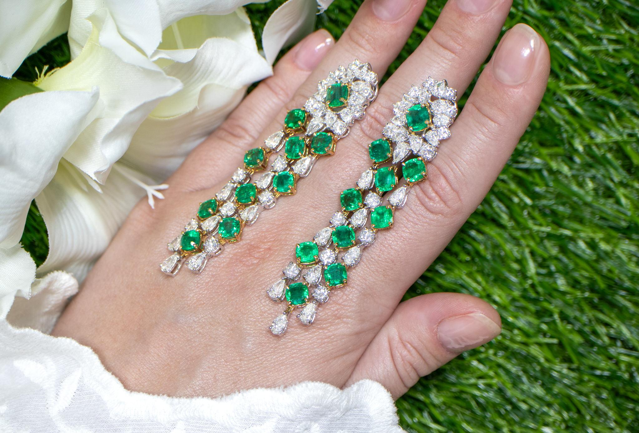 Important Emerald and Diamond Chandelier Earrings 29 Carats 18K Gold In Excellent Condition For Sale In Laguna Niguel, CA