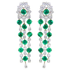 Important Emerald and Diamond Chandelier Earrings 29 Carats 18K Gold