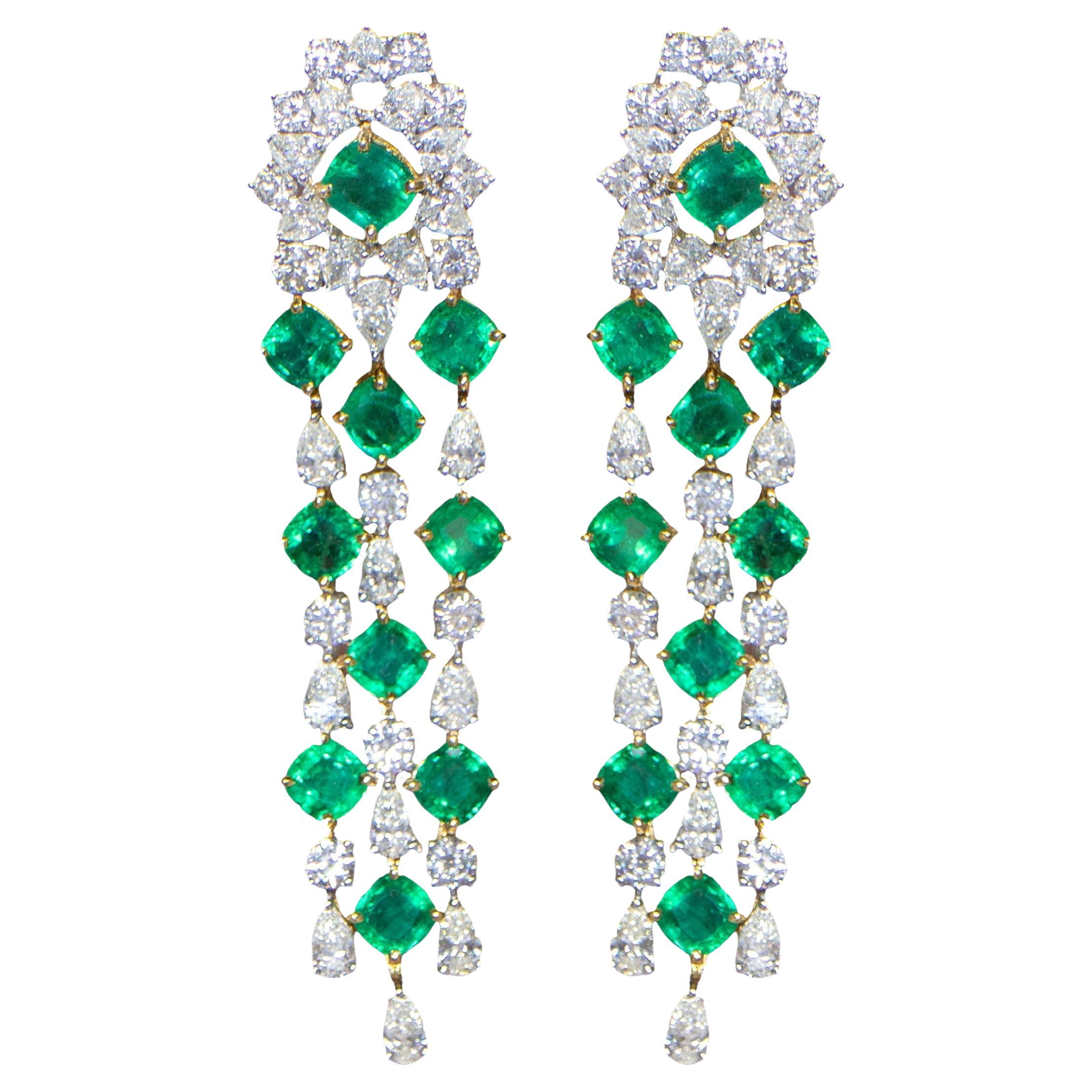 Important Emerald and Diamond Chandelier Earrings 29 Carats 18K Gold