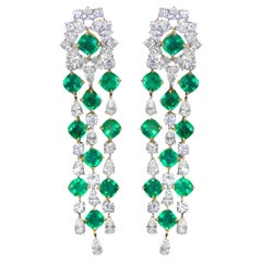Important Emerald and Diamond Chandelier Earrings 29 Carats 18K Gold
