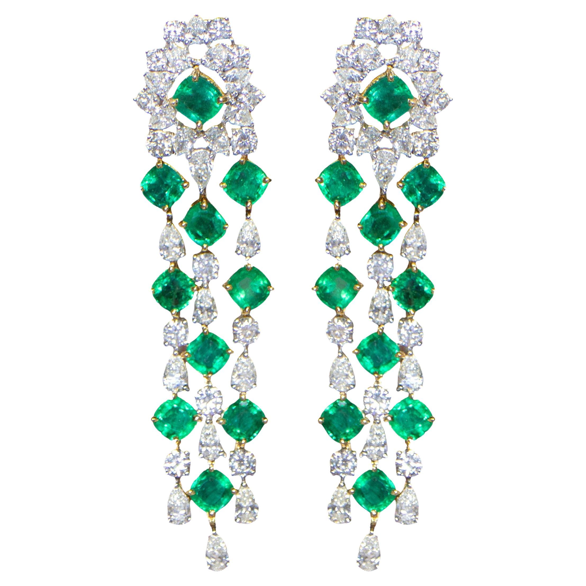 Important Emerald and Diamond Chandelier Earrings 29 Carats 18K Gold