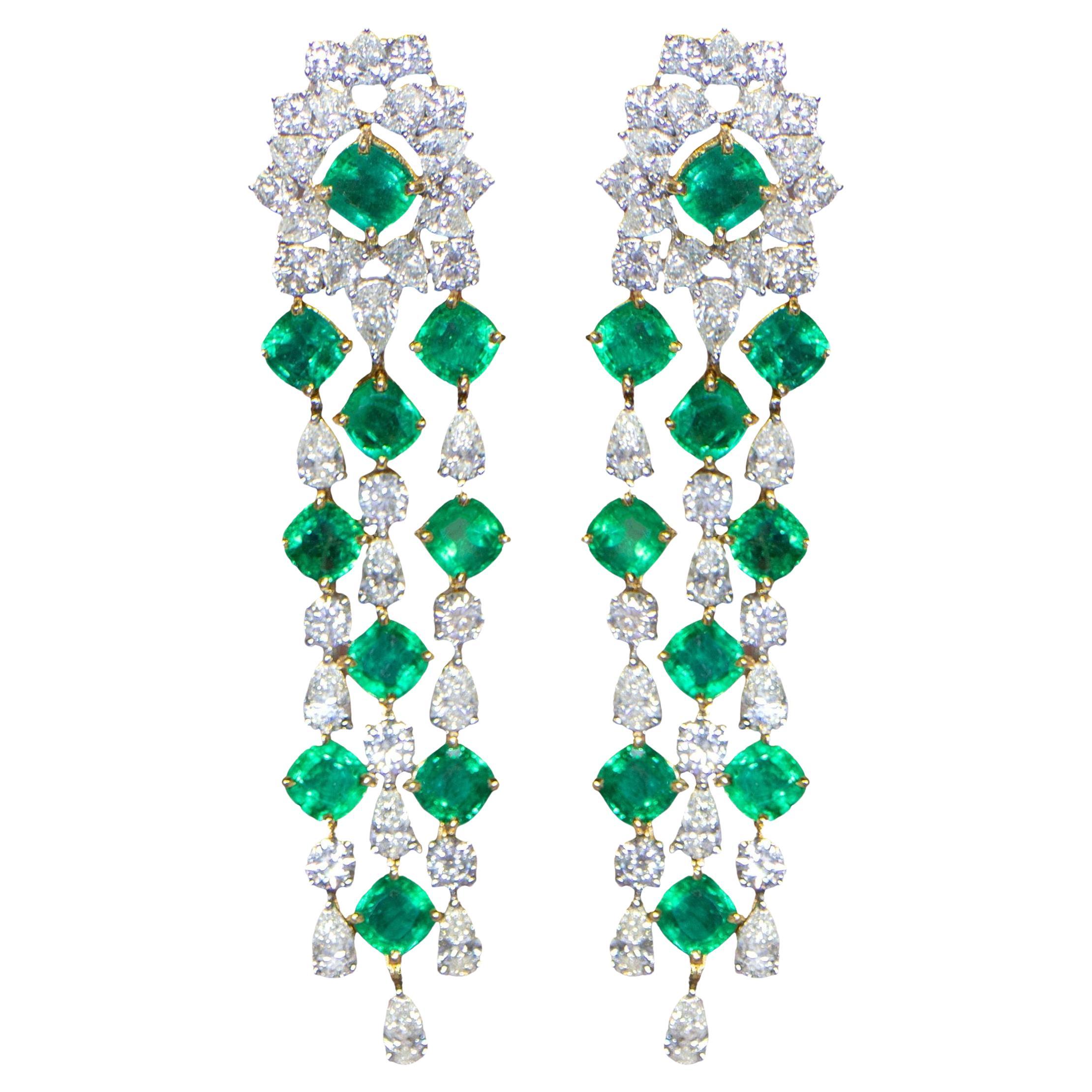 Important Emerald and Diamond Chandelier Earrings 29 Carats 18K Gold