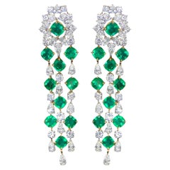 Important Emerald and Diamond Chandelier Earrings 29 Carats 18K Gold