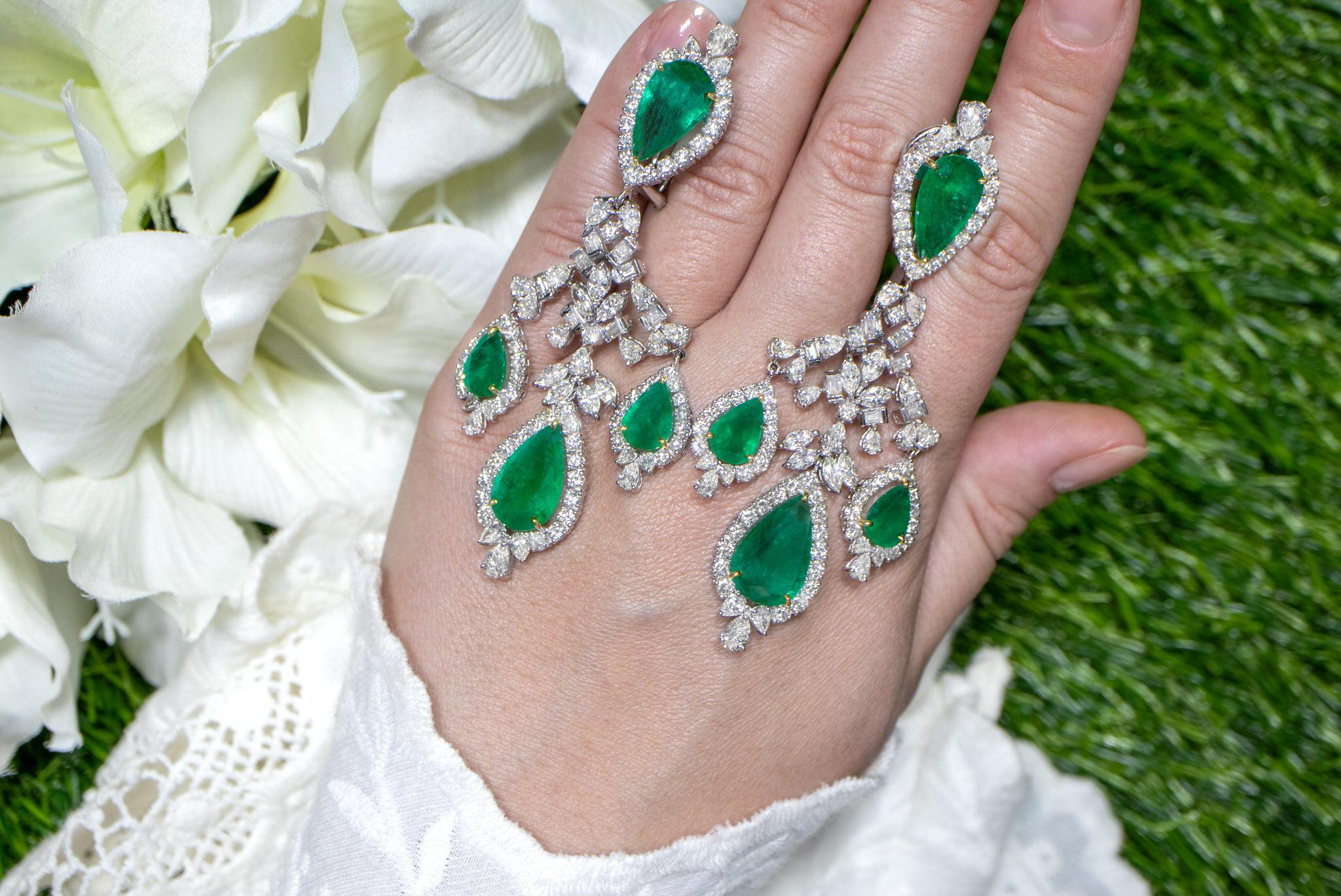 Contemporary Important Emerald and Diamond Chandelier Earrings 38 Carats 18K Gold For Sale