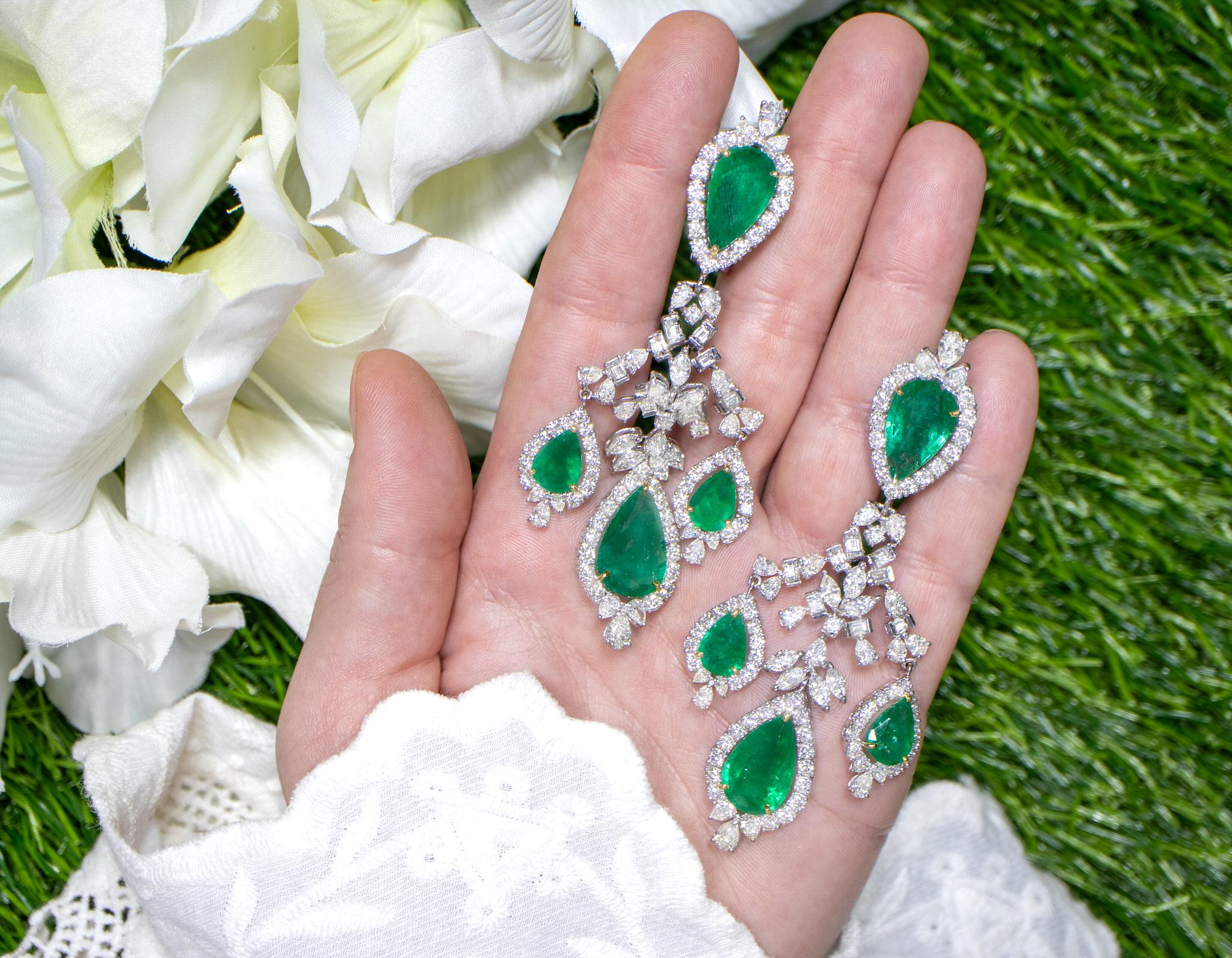 Important Emerald and Diamond Chandelier Earrings 38 Carats 18K Gold In Excellent Condition For Sale In Aliso Viejo, CA