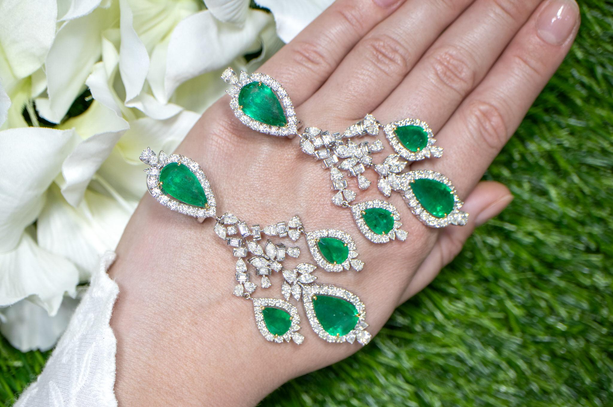 Women's Important Emerald and Diamond Chandelier Earrings 38 Carats 18K Gold For Sale