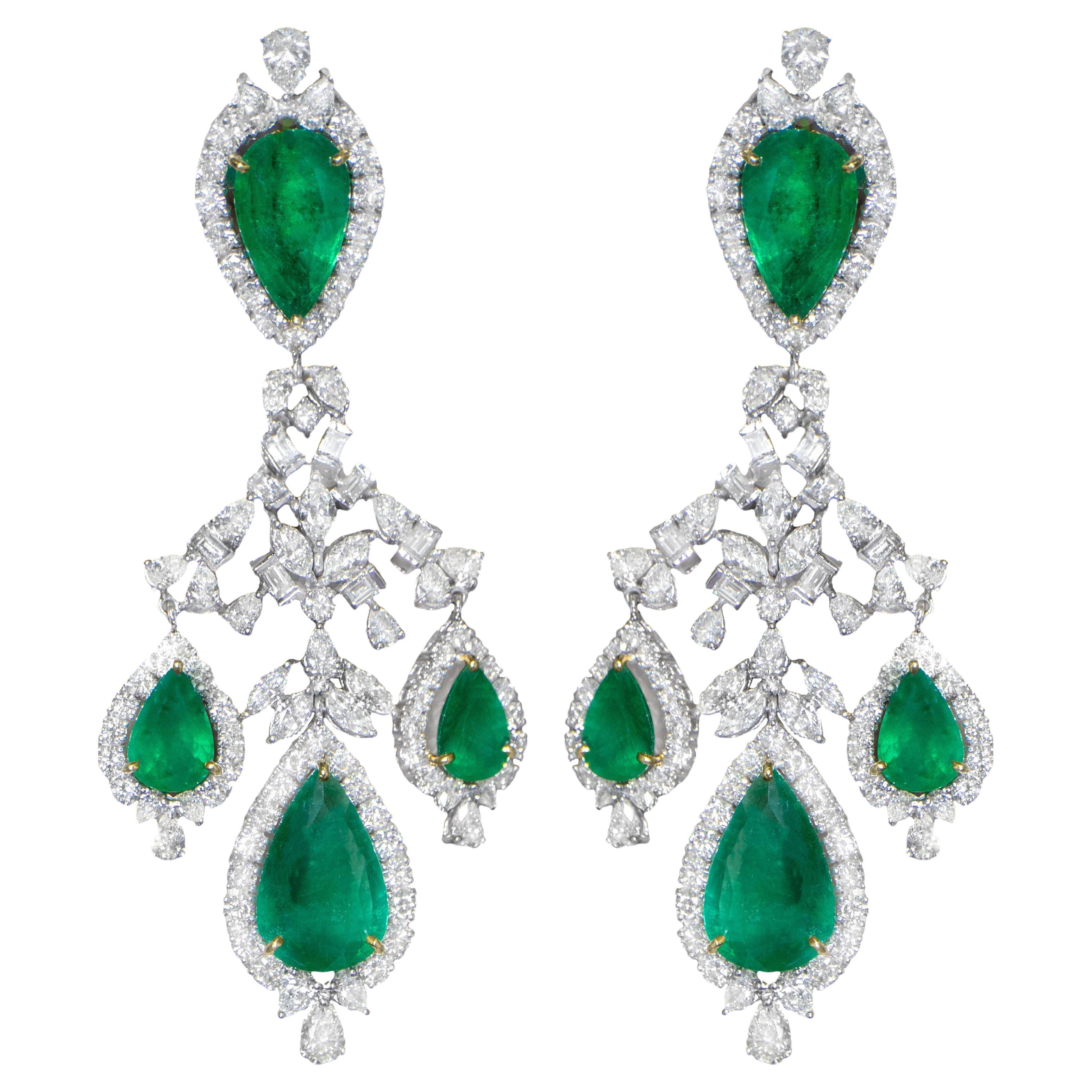 Important Emerald and Diamond Chandelier Earrings 38 Carats 18K Gold