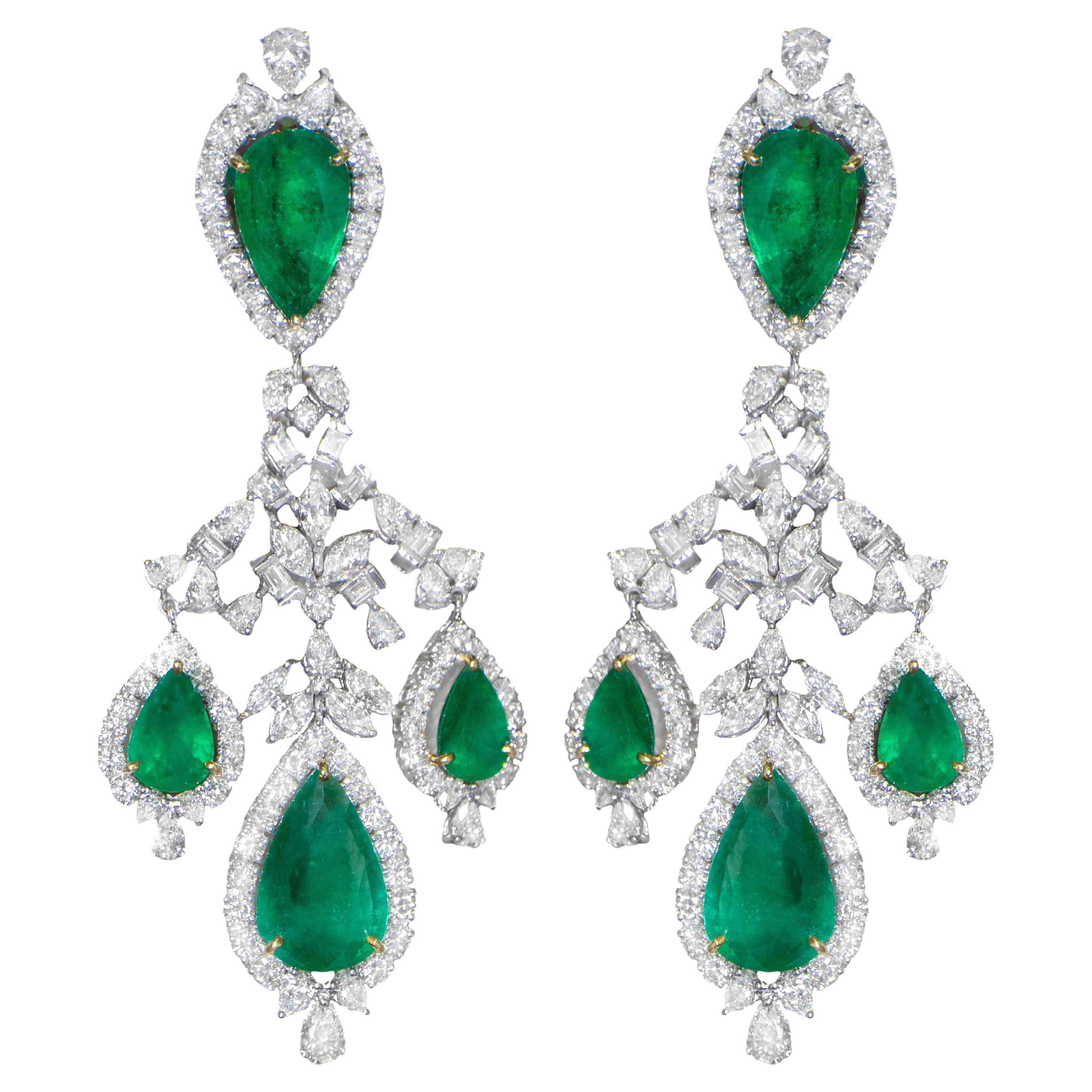 Importantes Pendientes Araña Esmeralda y Diamantes 38 Quilates Oro 18K