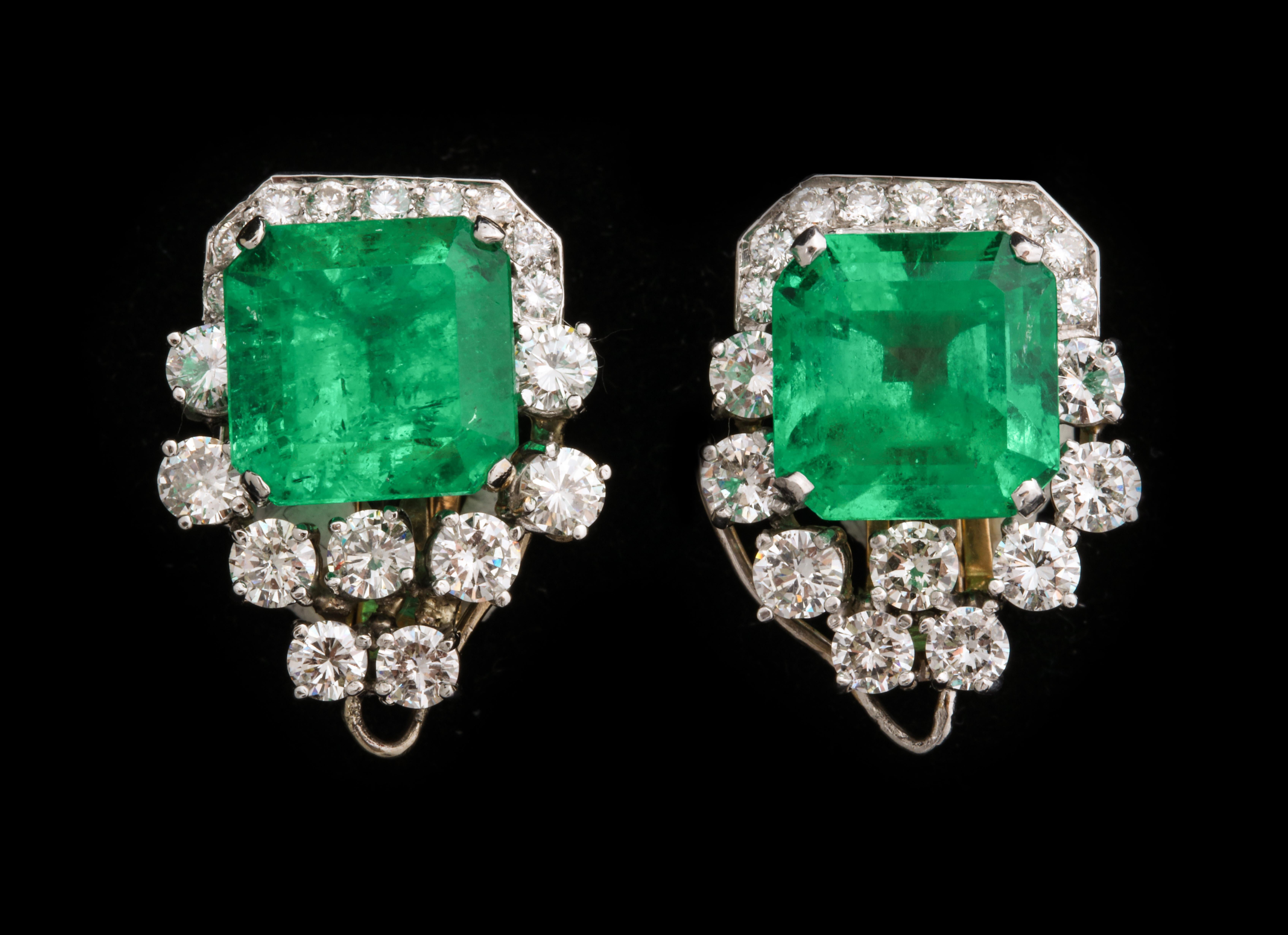 Important Emerald and Diamond Earrings For Sale 3