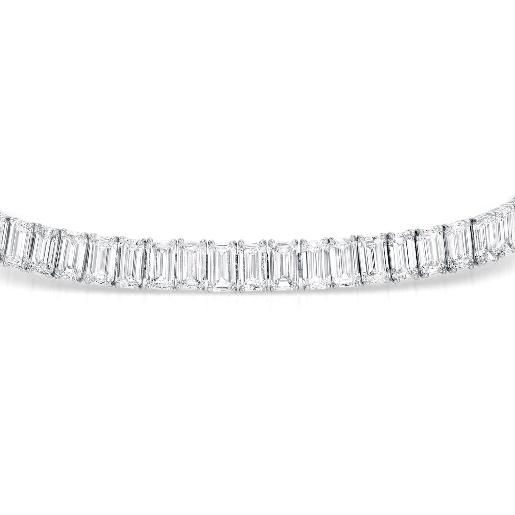 Important Emerald Cut Diamond Tennis Bracelet 20.32 Carats 51 Diamonds 18K Gold For Sale 1