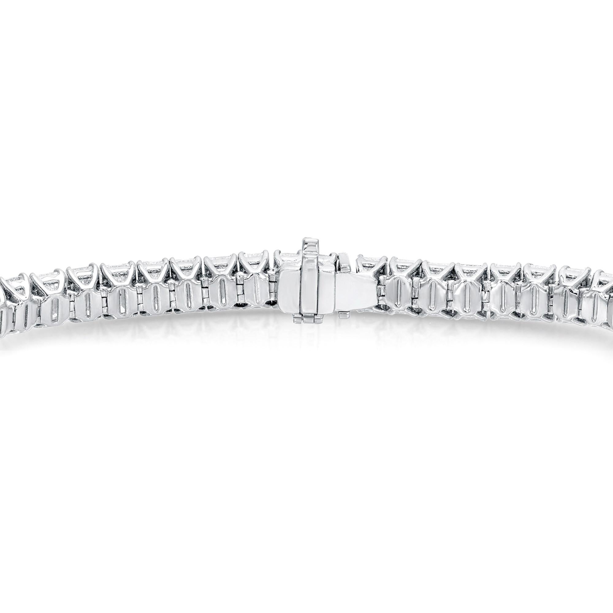 Important Emerald Cut Diamond Tennis Bracelet 20.32 Carats 51 Diamonds 18K Gold For Sale 2