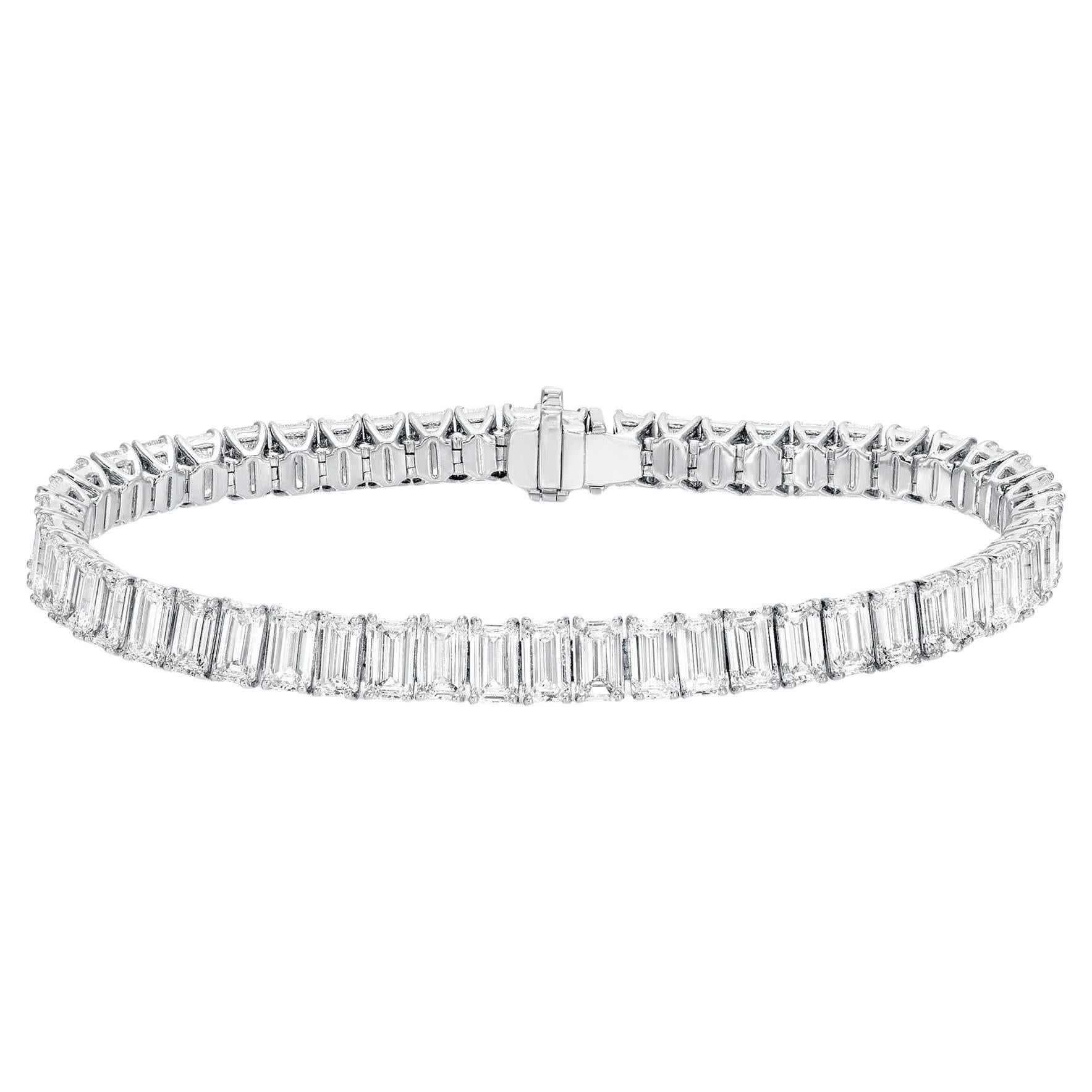 Important Emerald Cut Diamond Tennis Bracelet 20.32 Carats 51 Diamonds 18K Gold For Sale